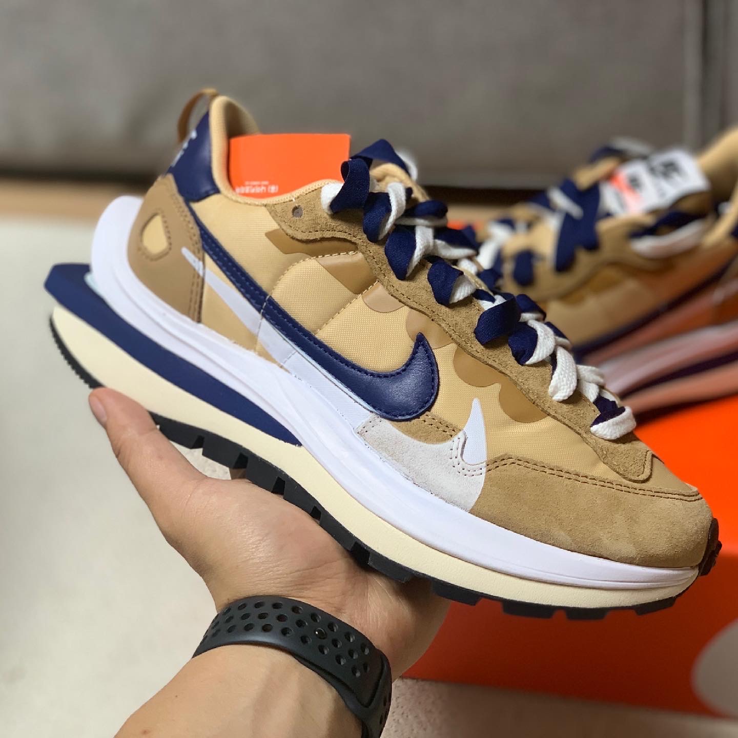 Nike x Sacai VaporWaffle Sesame and Blue Void 착용 스타일 - 5