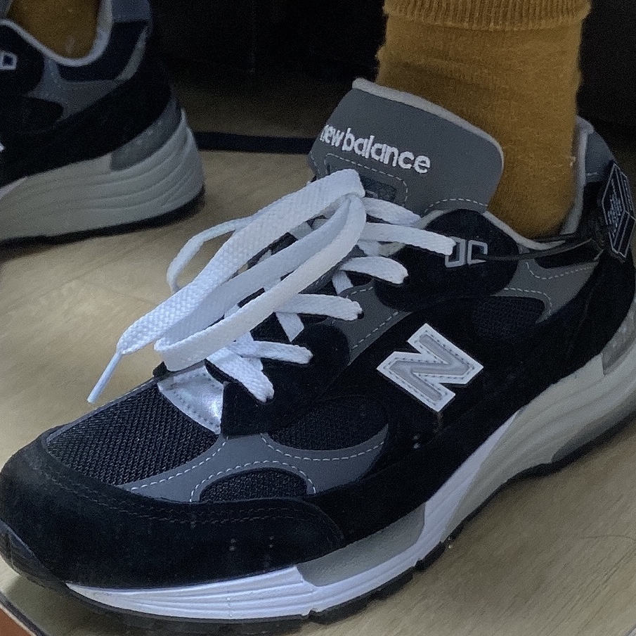 New Balance 992 Made in USA Black Grey 착용 스타일 - 2