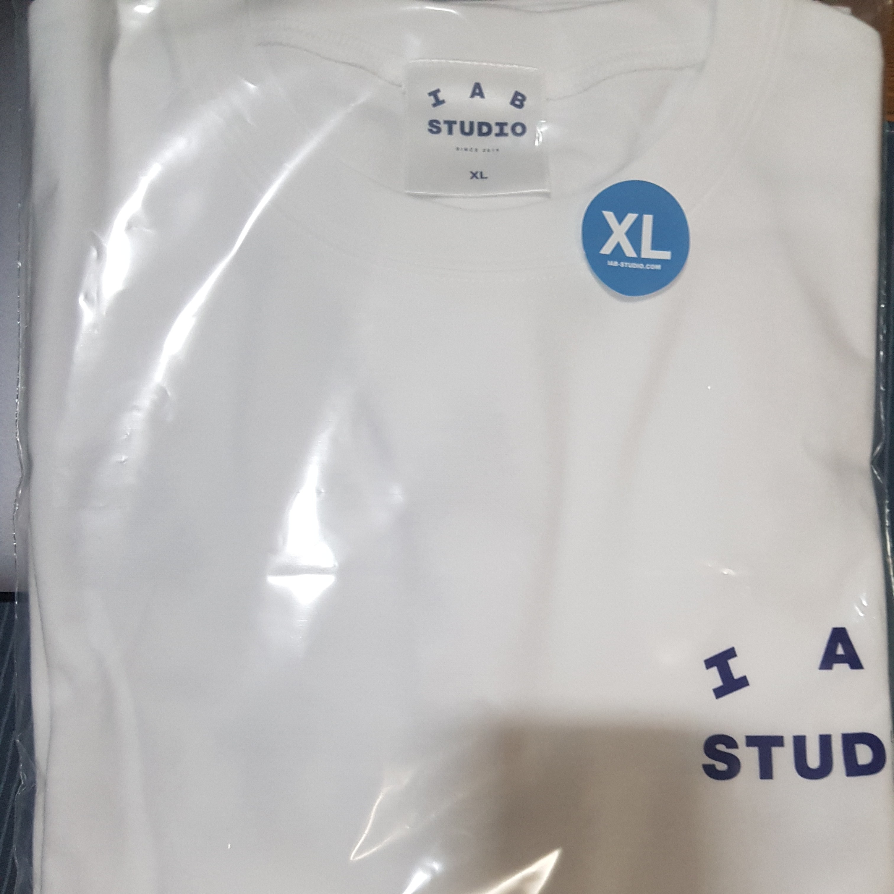 IAB Studio T-Shirt White 착용 스타일