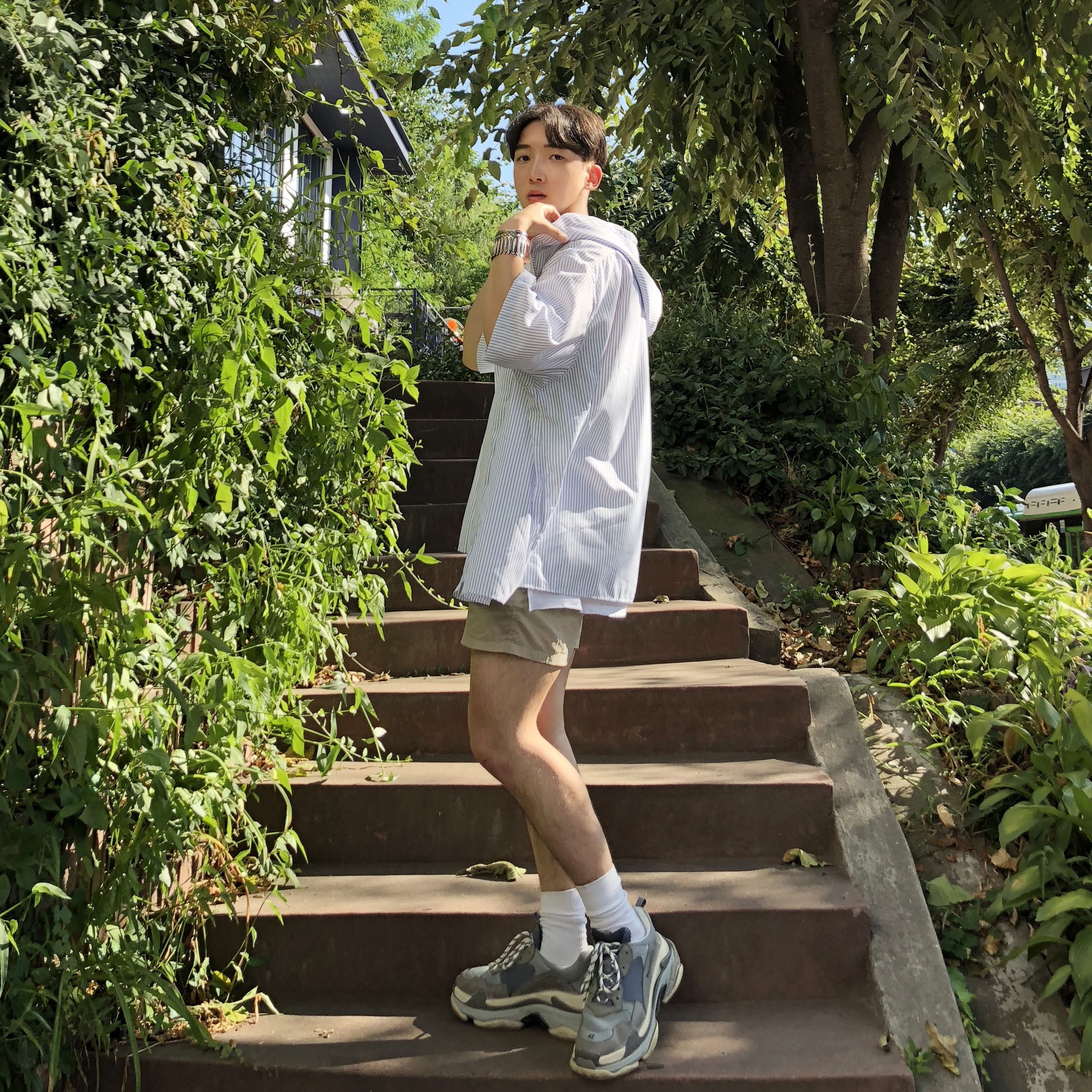 Balenciaga Triple S Split Brack Grey 2018 착용 스타일 - 3