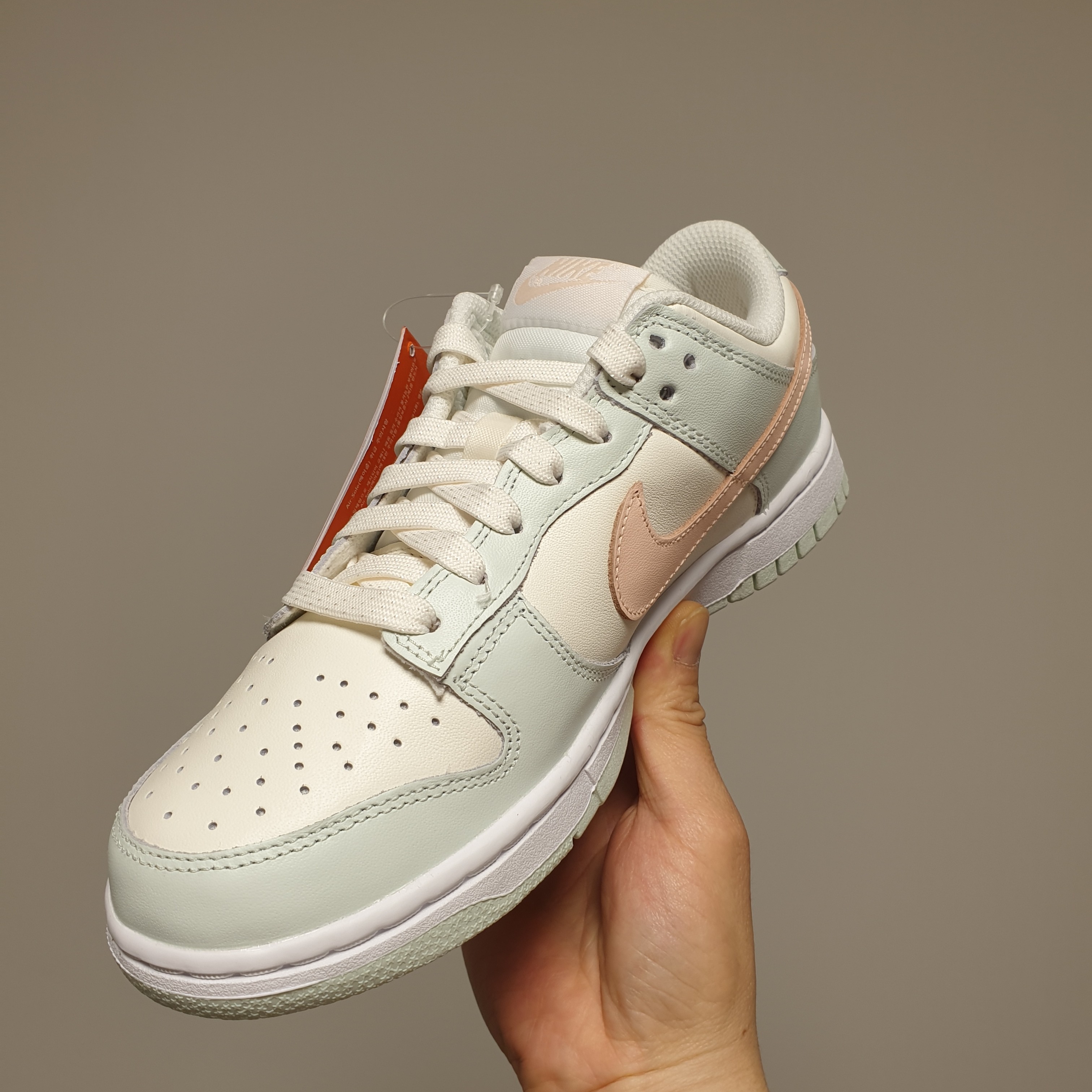 (W) Nike Dunk Low Barely Green 착용 스타일 - 1