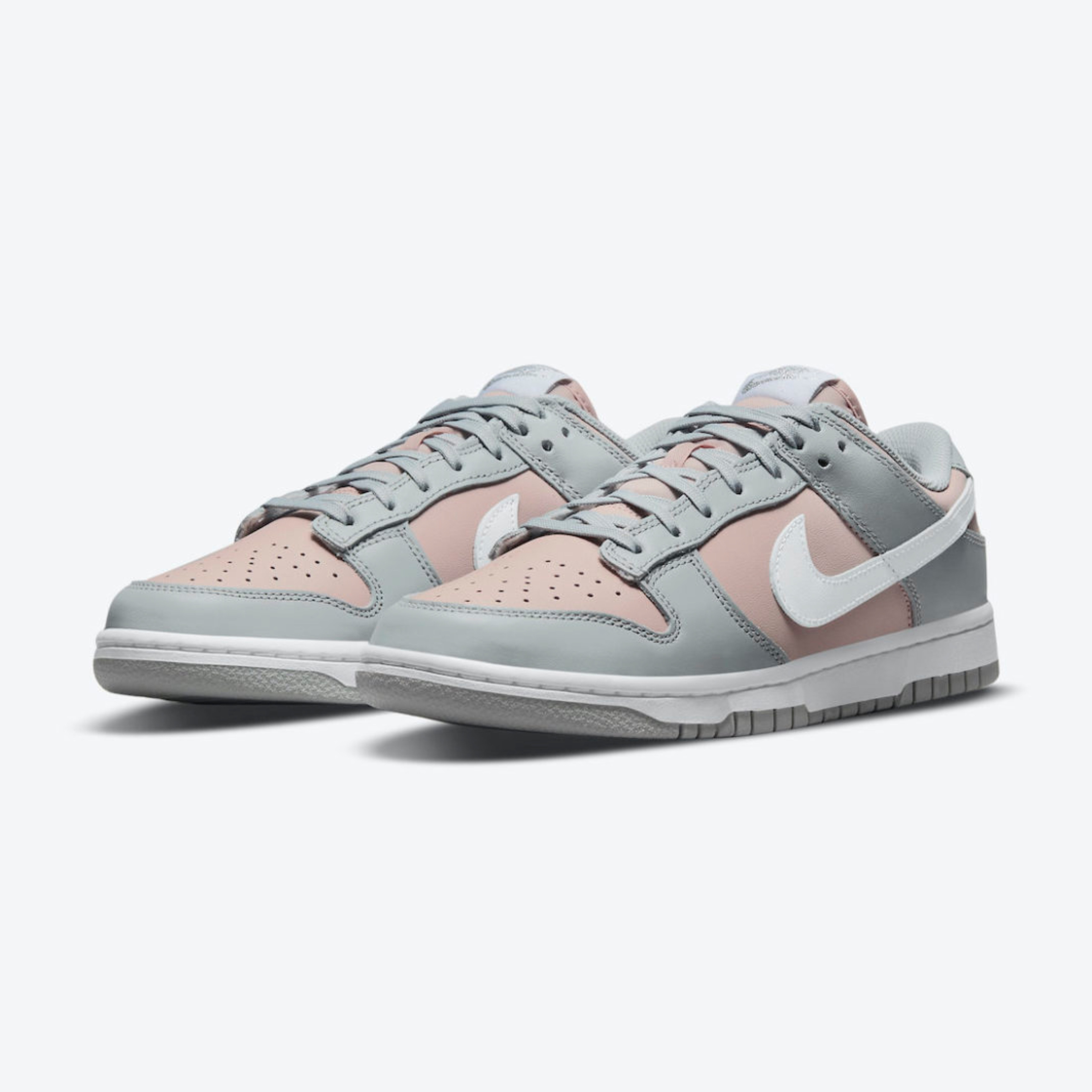 Nike SB Dunk Low Summit White Wolf Grey 착용 스타일 - 3