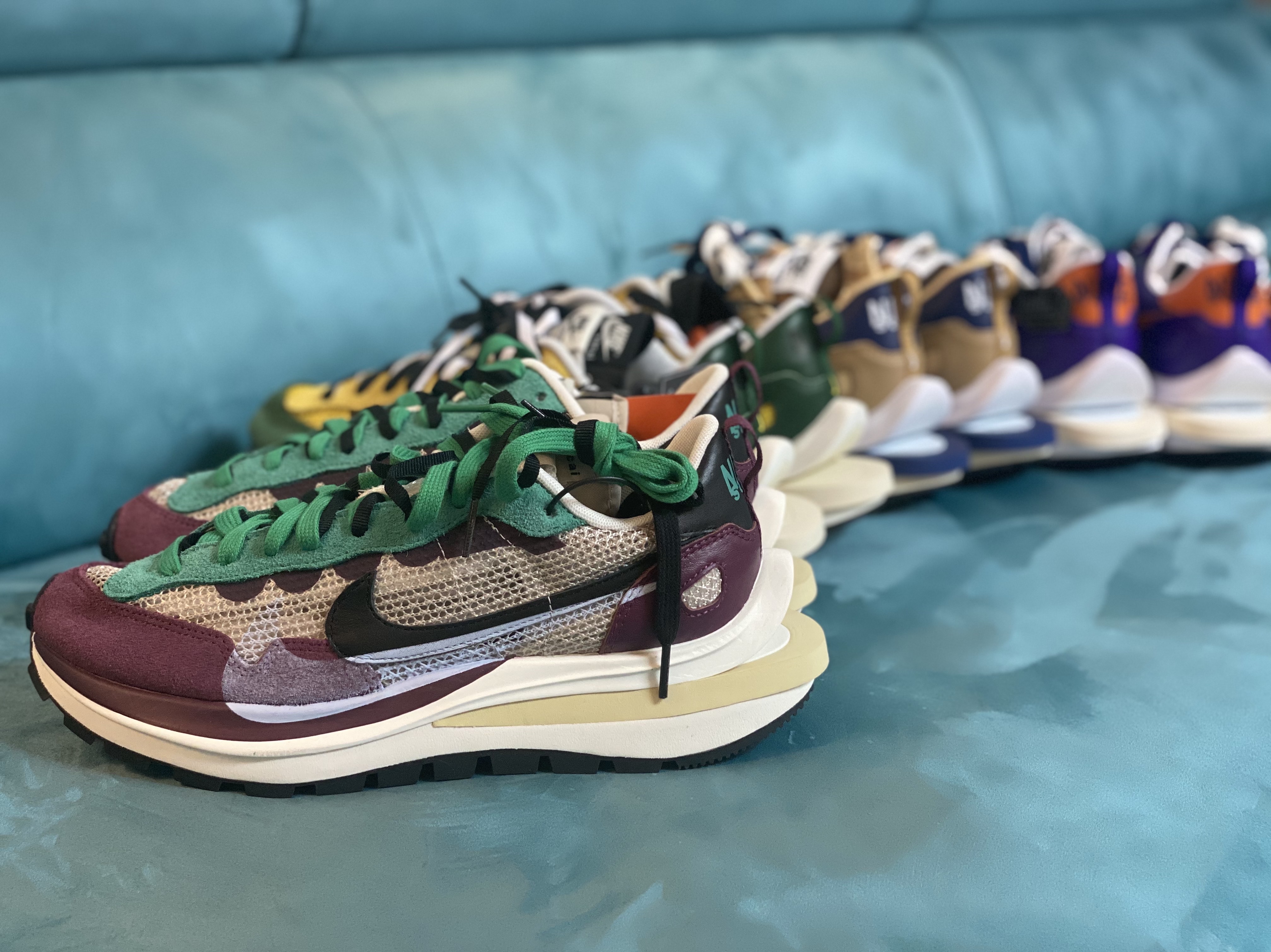Nike x Sacai VaporWaffle String & Black Villain Red, Nike x Sacai VaporWaffle Sesame and Blue Void 착용 스타일 - 1