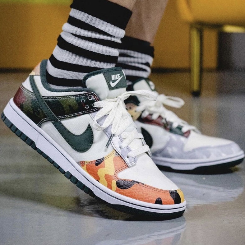 Nike Dunk Low SE Sail Multi Camo 착용 스타일 - 2