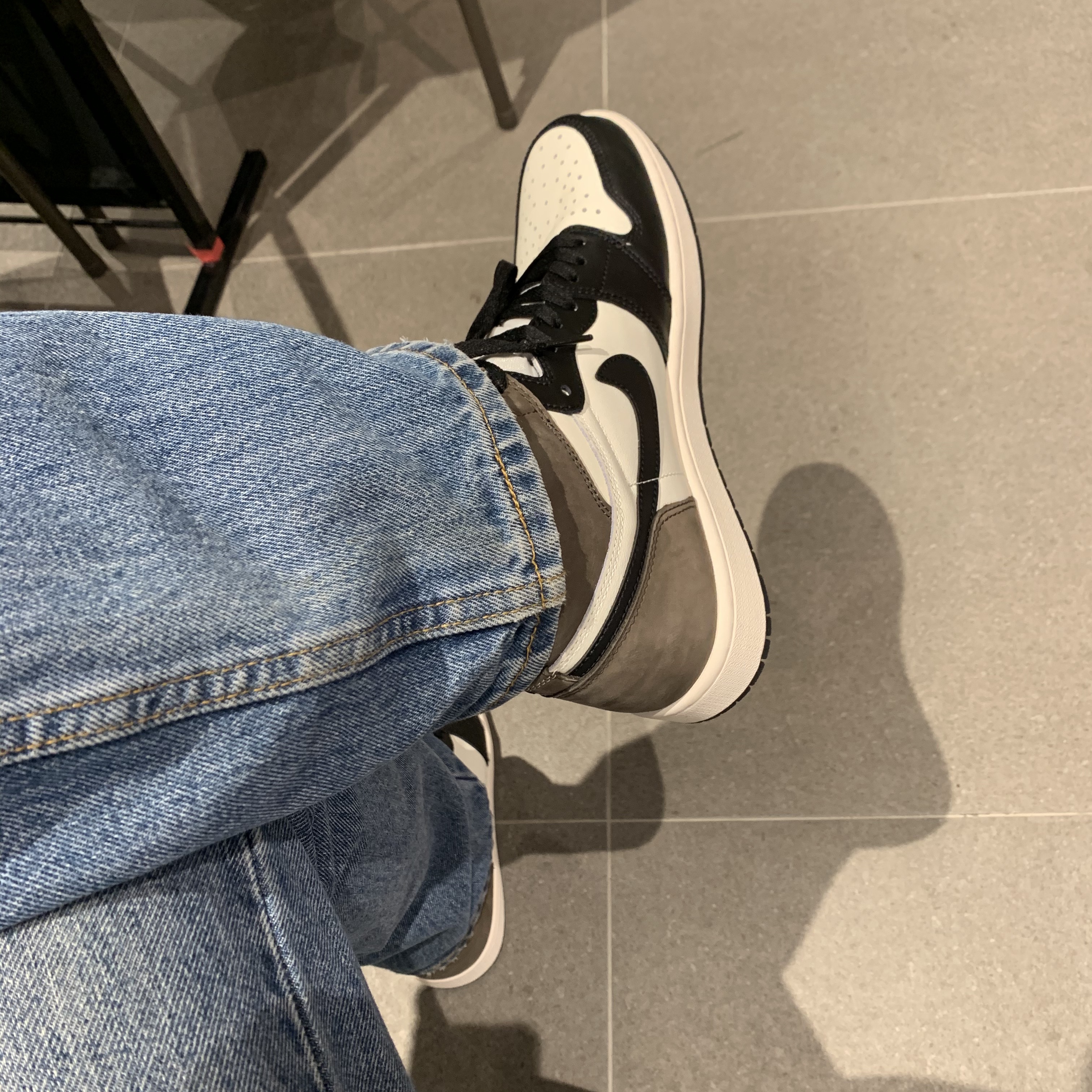 Jordan 1 Retro High OG Black Mocha 착용 스타일