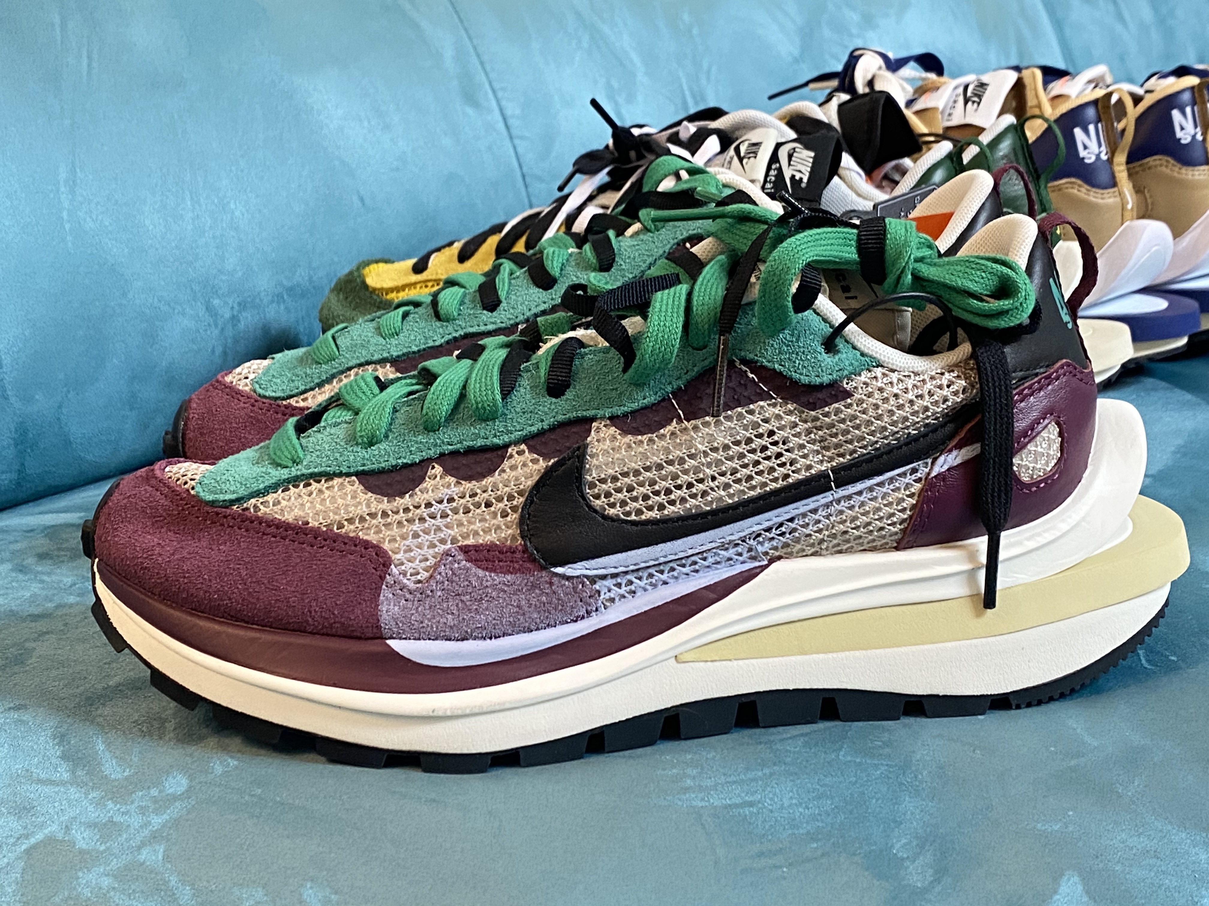 Nike x Sacai VaporWaffle String & Black Villain Red, Nike x Sacai VaporWaffle Sesame and Blue Void 착용 스타일 - 2