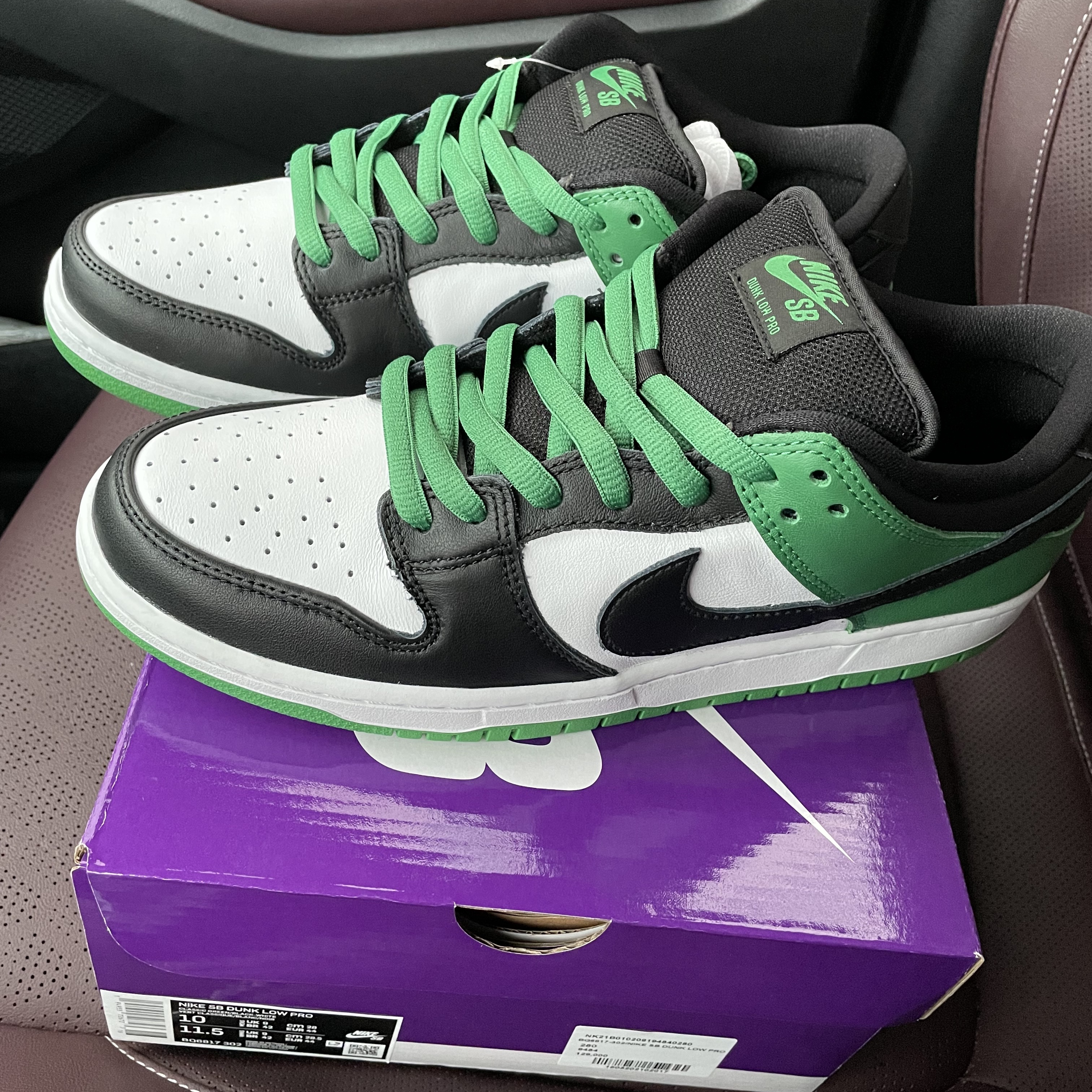Nike SB Dunk Low Pro Black and Classic Green 착용 스타일 - 1