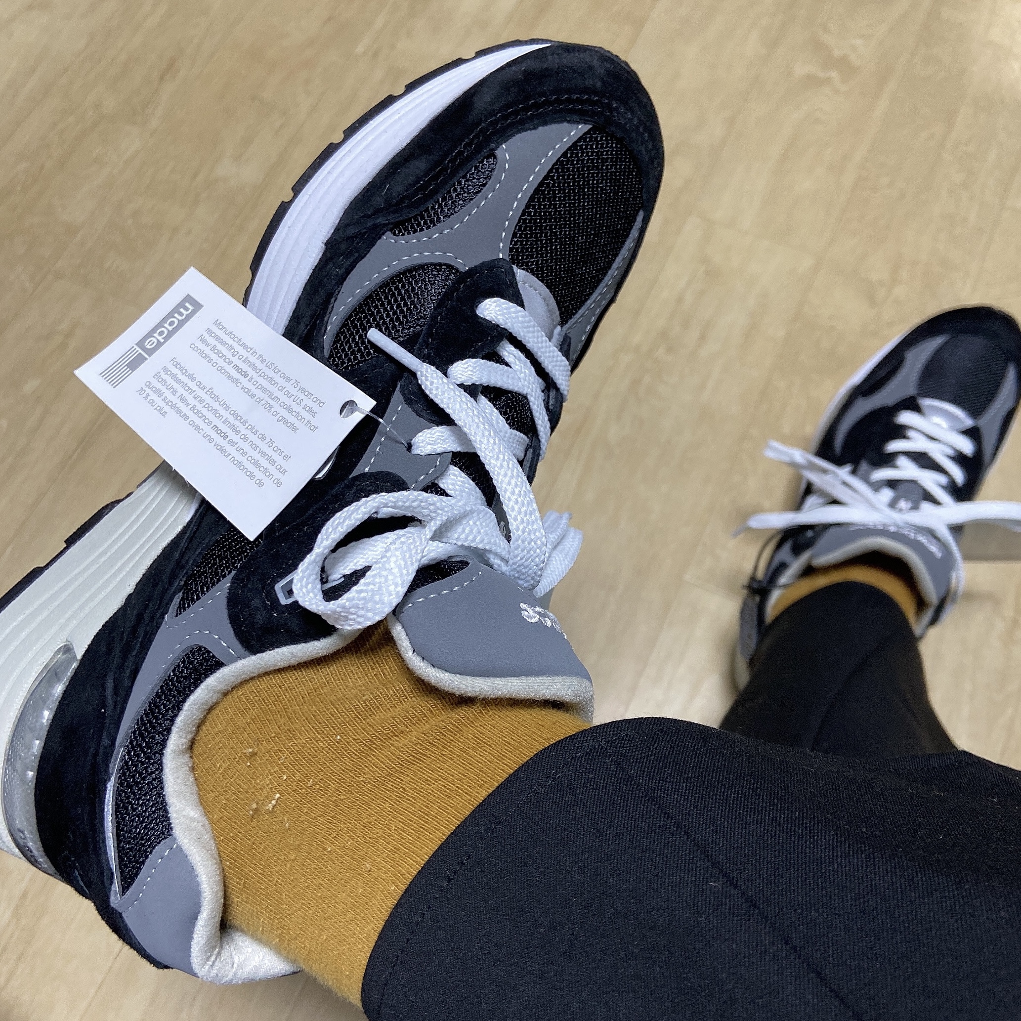 New Balance 992 Made in USA Black Grey 착용 스타일 - 1