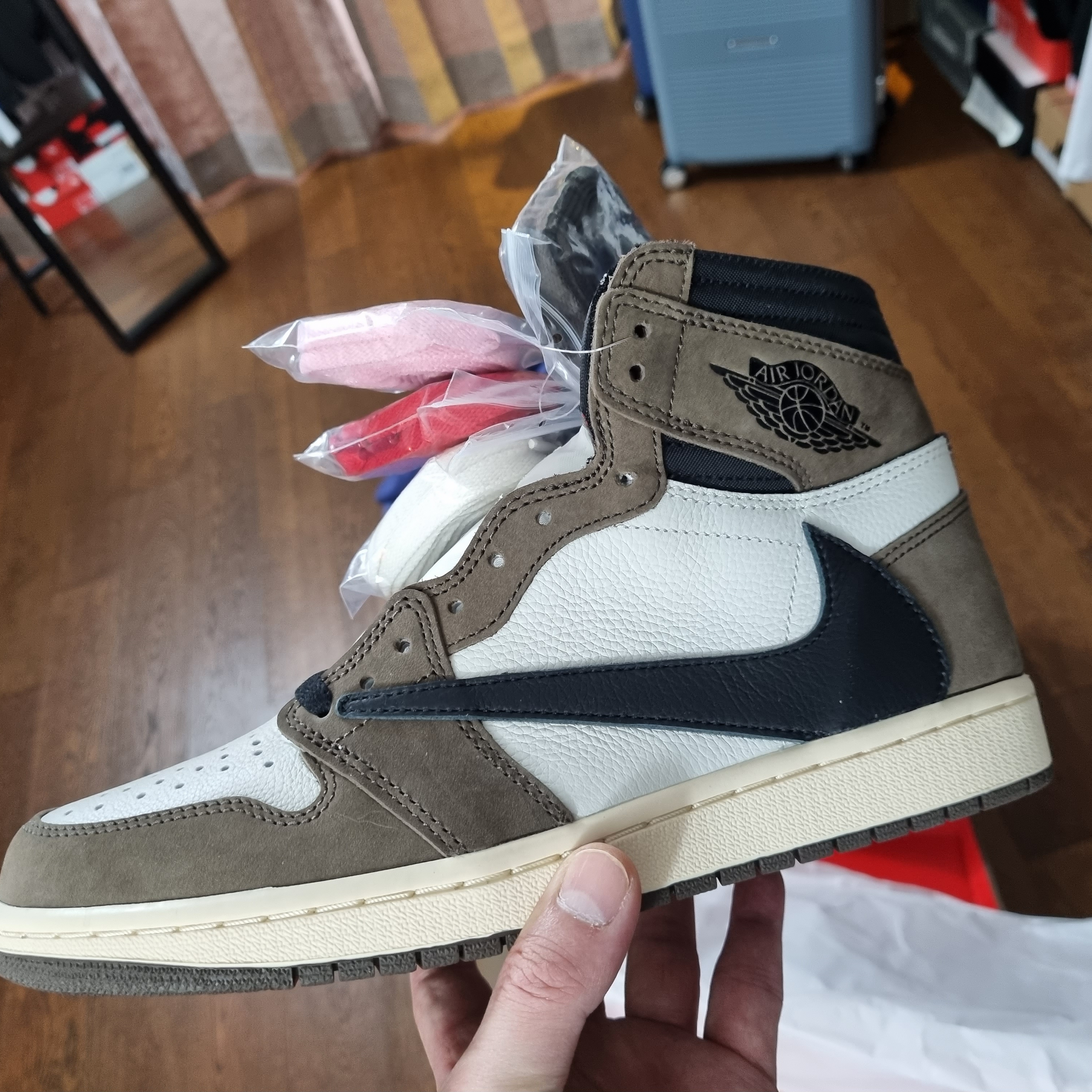 Jordan 1 x Travis Scott Retro High OG SP Mocha 착용 스타일
