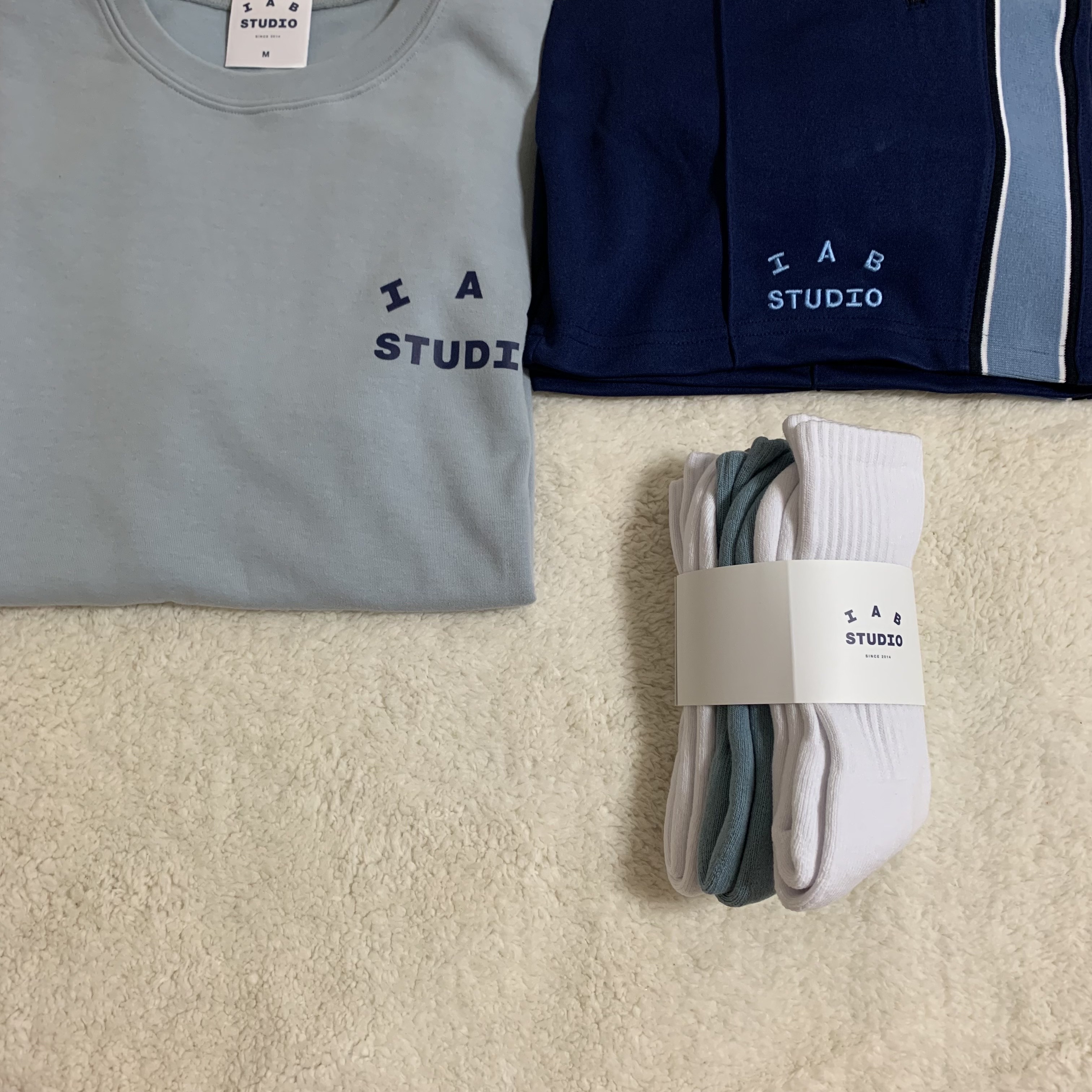 IAB Studio T-Shirt Ash Blue - 21SS, IAB Studio Track Shorts Navy - 21SS 착용 스타일