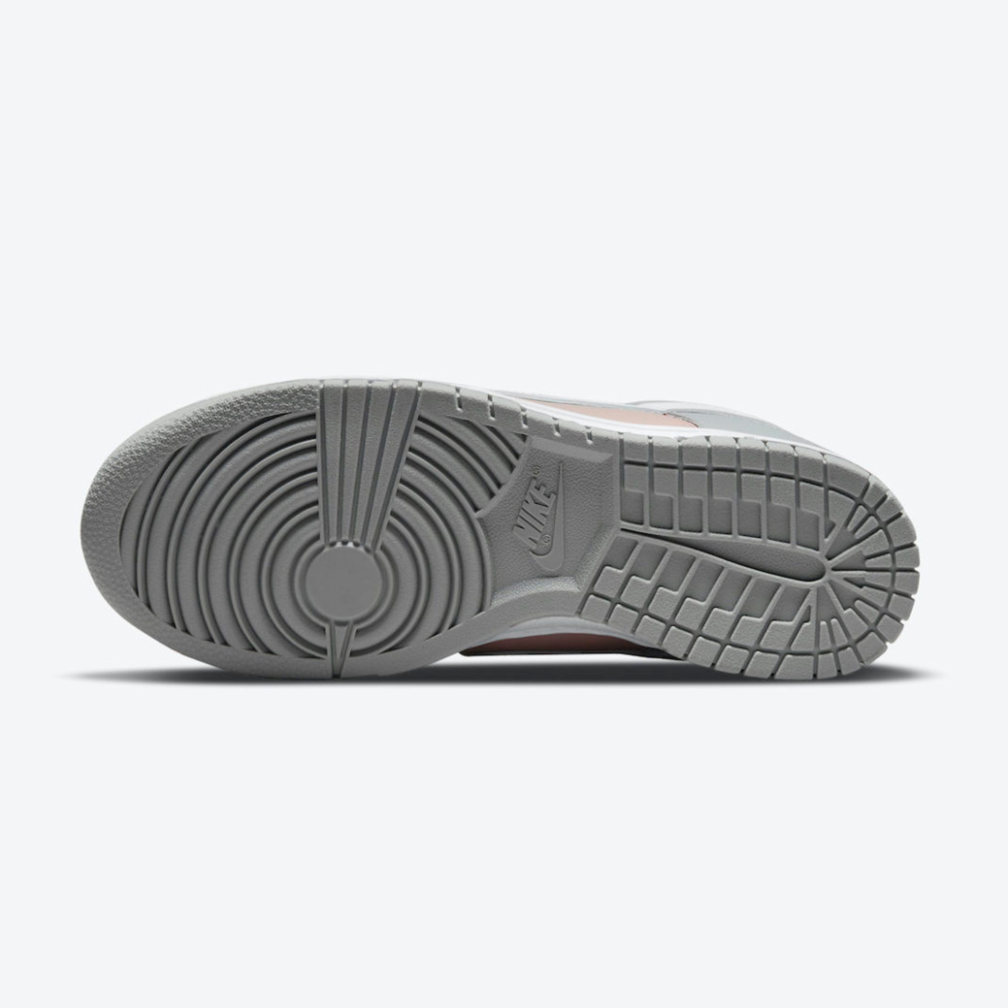 Nike SB Dunk Low Summit White Wolf Grey 착용 스타일 - 5