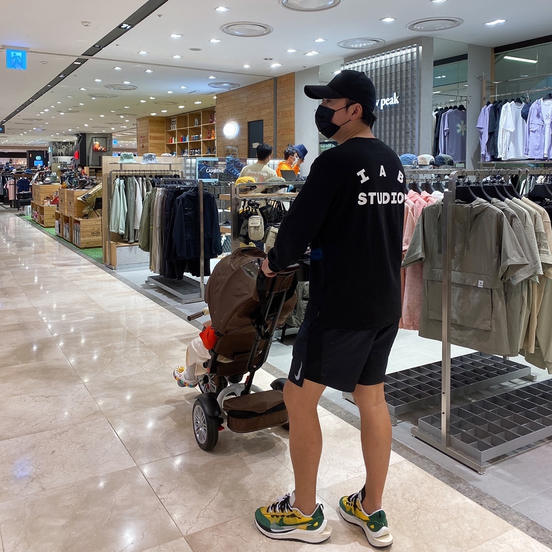 IAB Studio Sweatshirt Black - 19FW, Nike x Sacai VaporWaffle Tour Yellow & Gorge Green Sail 착용 스타일 - 2