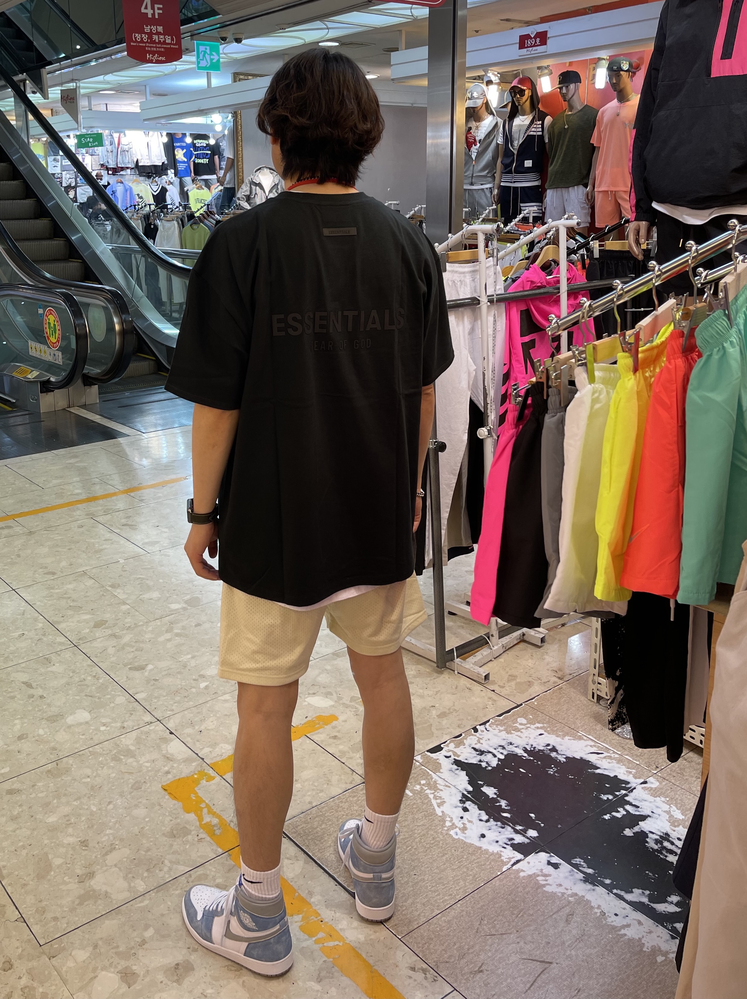 Essentials T-Shirt Black - 21SS, Jordan 1 Retro High OG Hyper Royal 착용 스타일