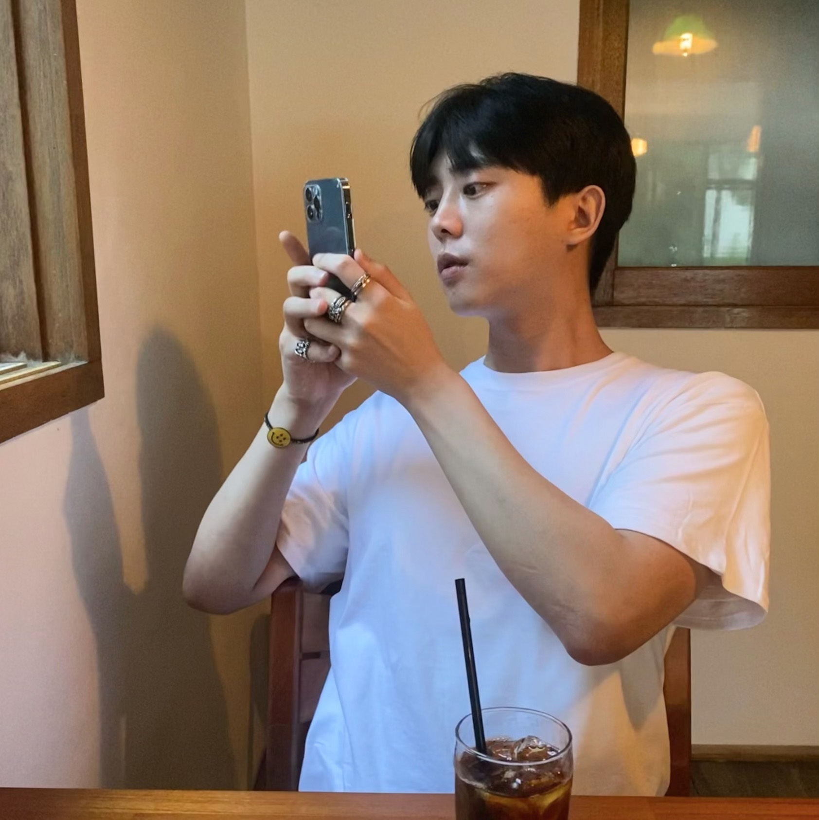 Supreme Hanes Tagless T-Shirt White (3 Pack) 착용 스타일