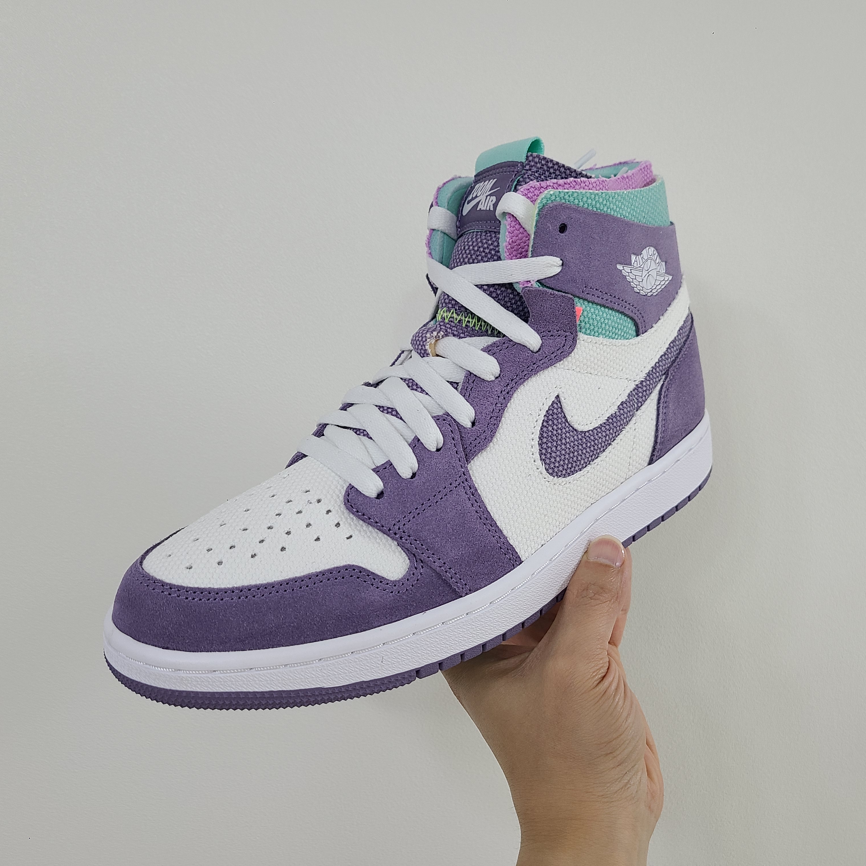 Jordan 1 Zoom Air CMFT Tropical Twist 착용 스타일 - 1