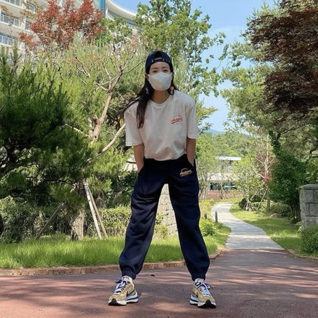 Nike x Sacai VaporWaffle Sesame and Blue Void 착용 스타일 - 3