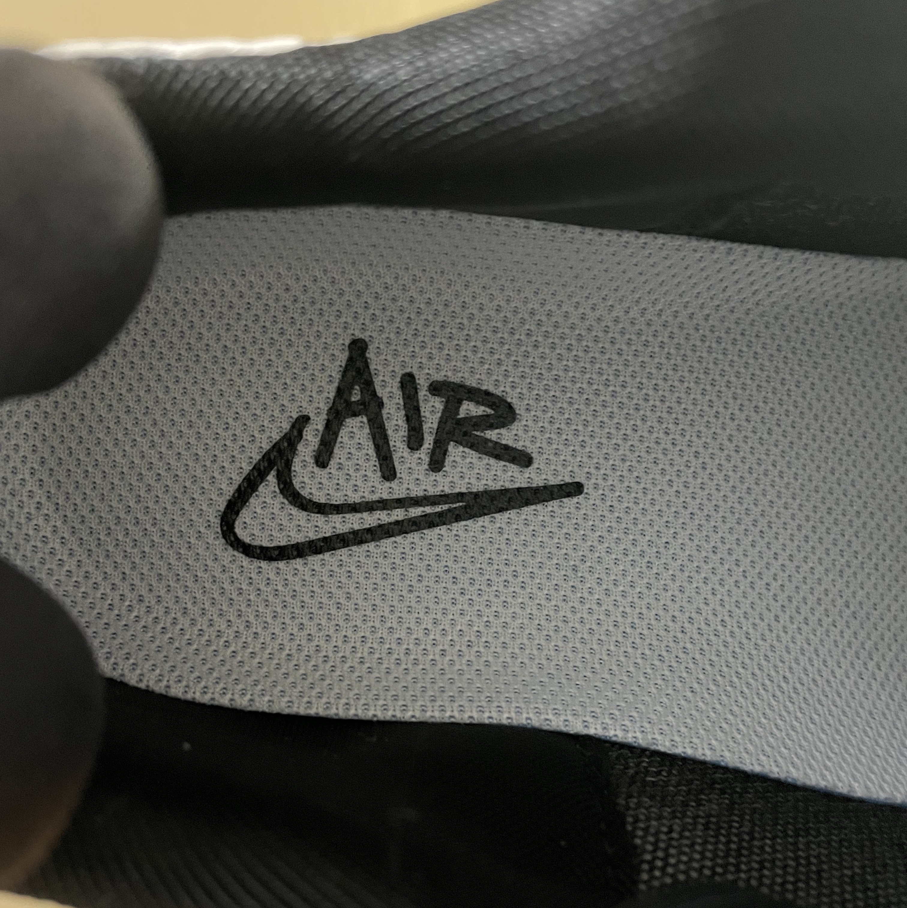 (W) Nike Air Max Furyosa Silver and Black 착용 스타일 - 2