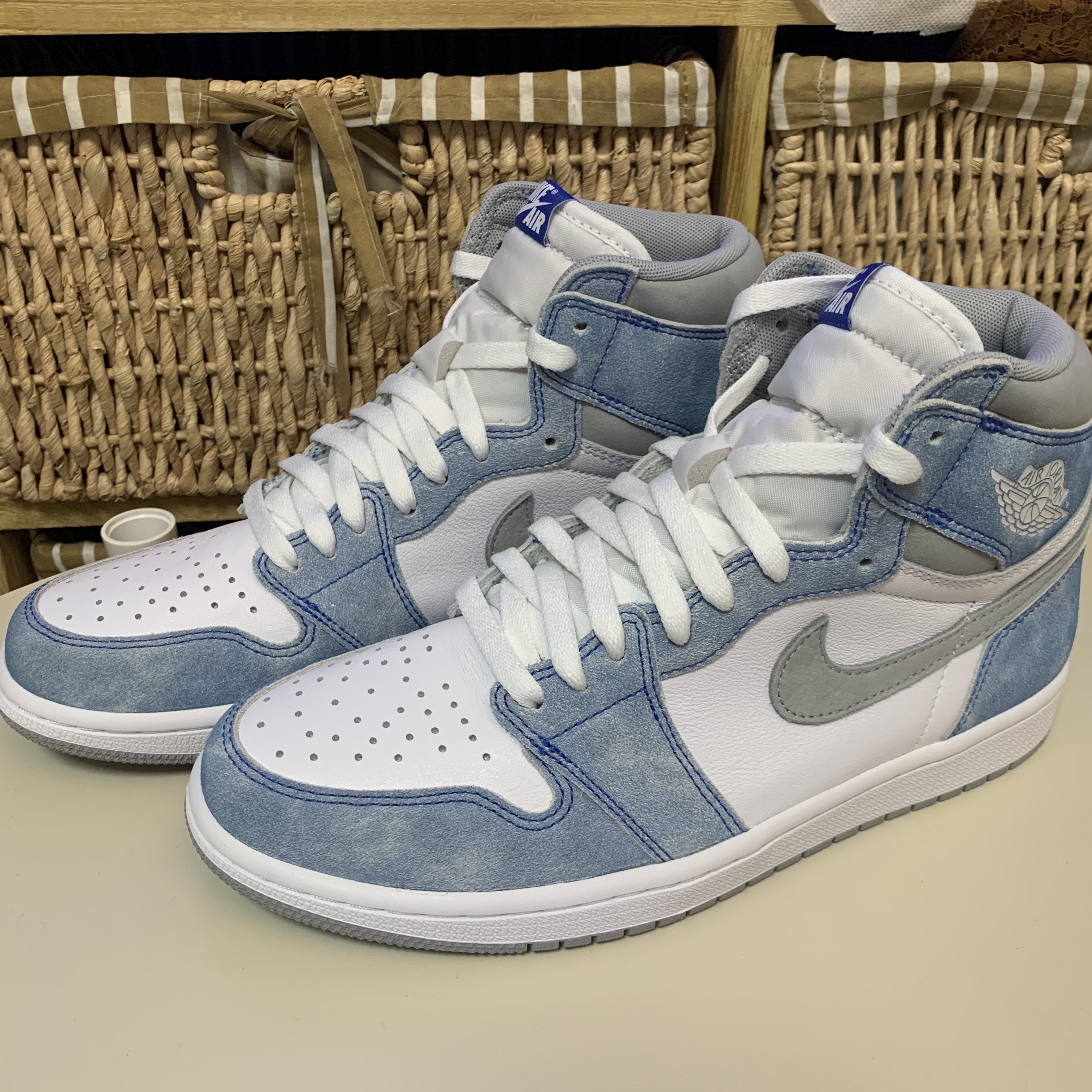Jordan 1 Retro High OG Hyper Royal 착용 스타일 - 1