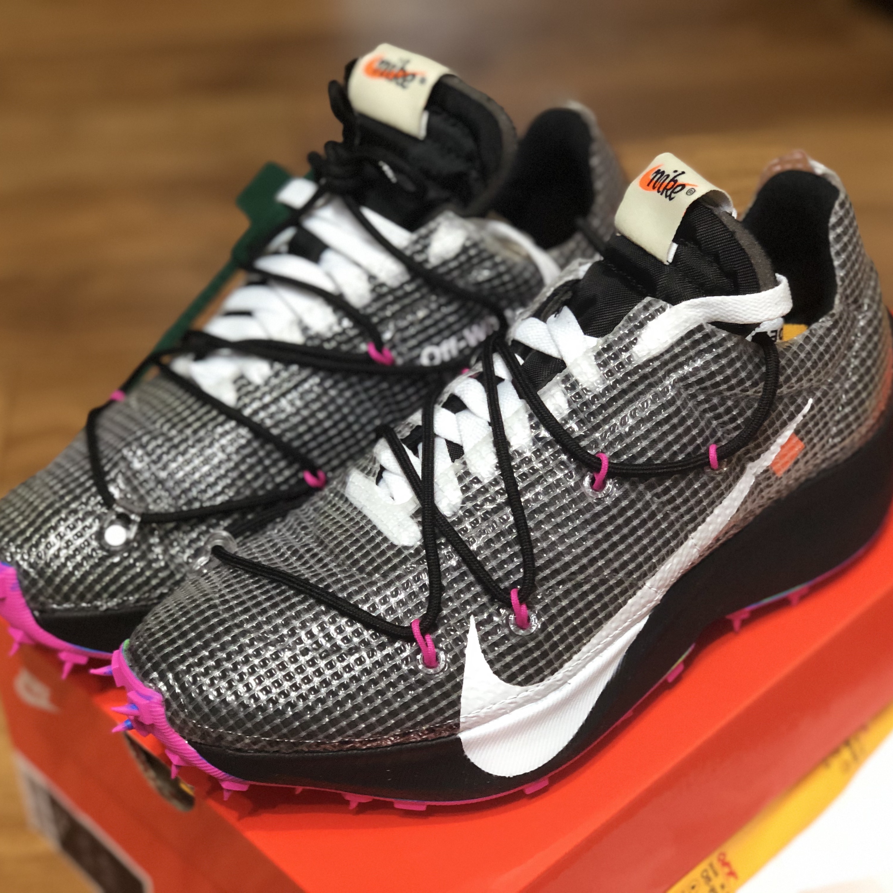 (W) Nike x Off-White Vapor Street Black Laser Fuchsia 착용 스타일