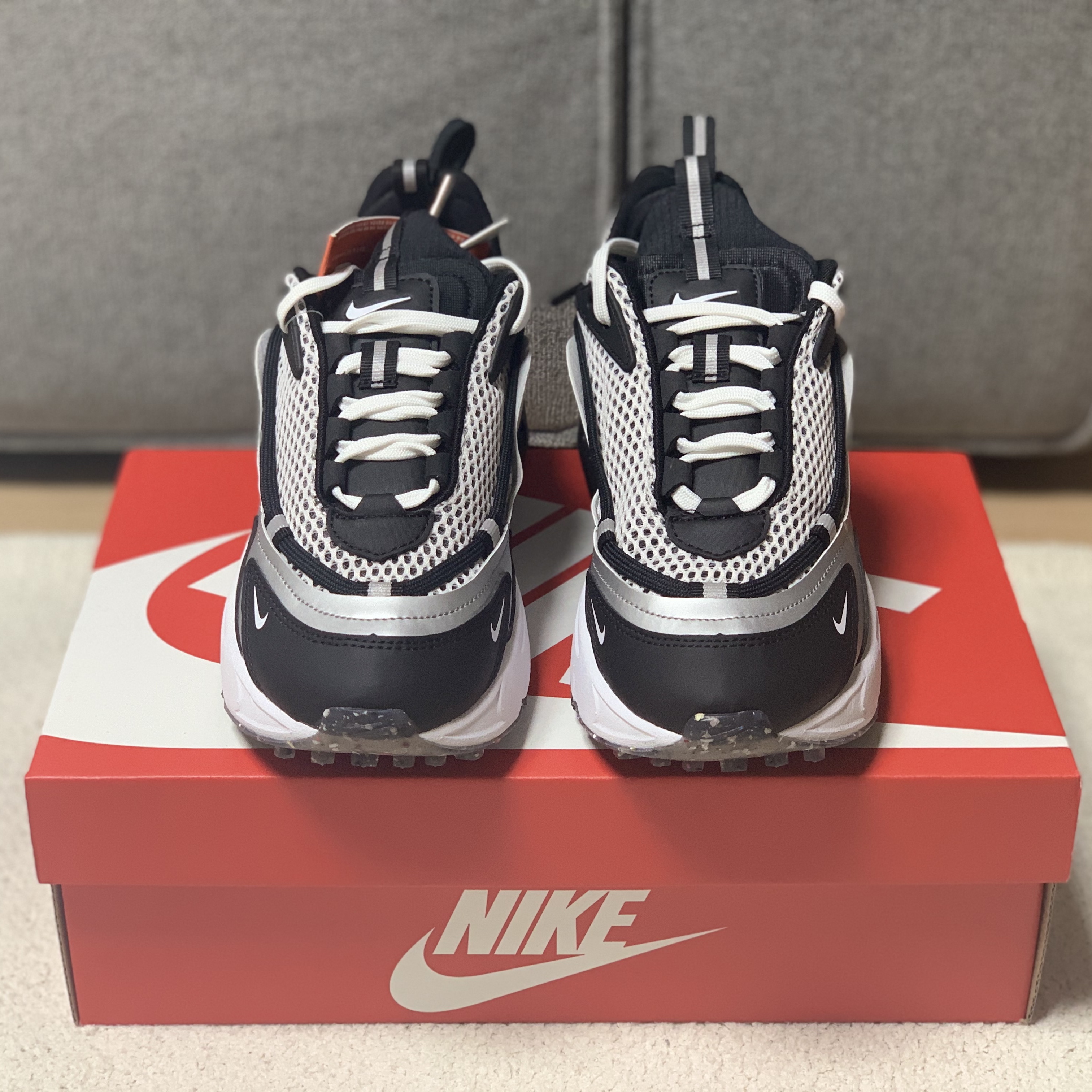 (W) Nike Air Max Furyosa Silver and Black 착용 스타일 - 2