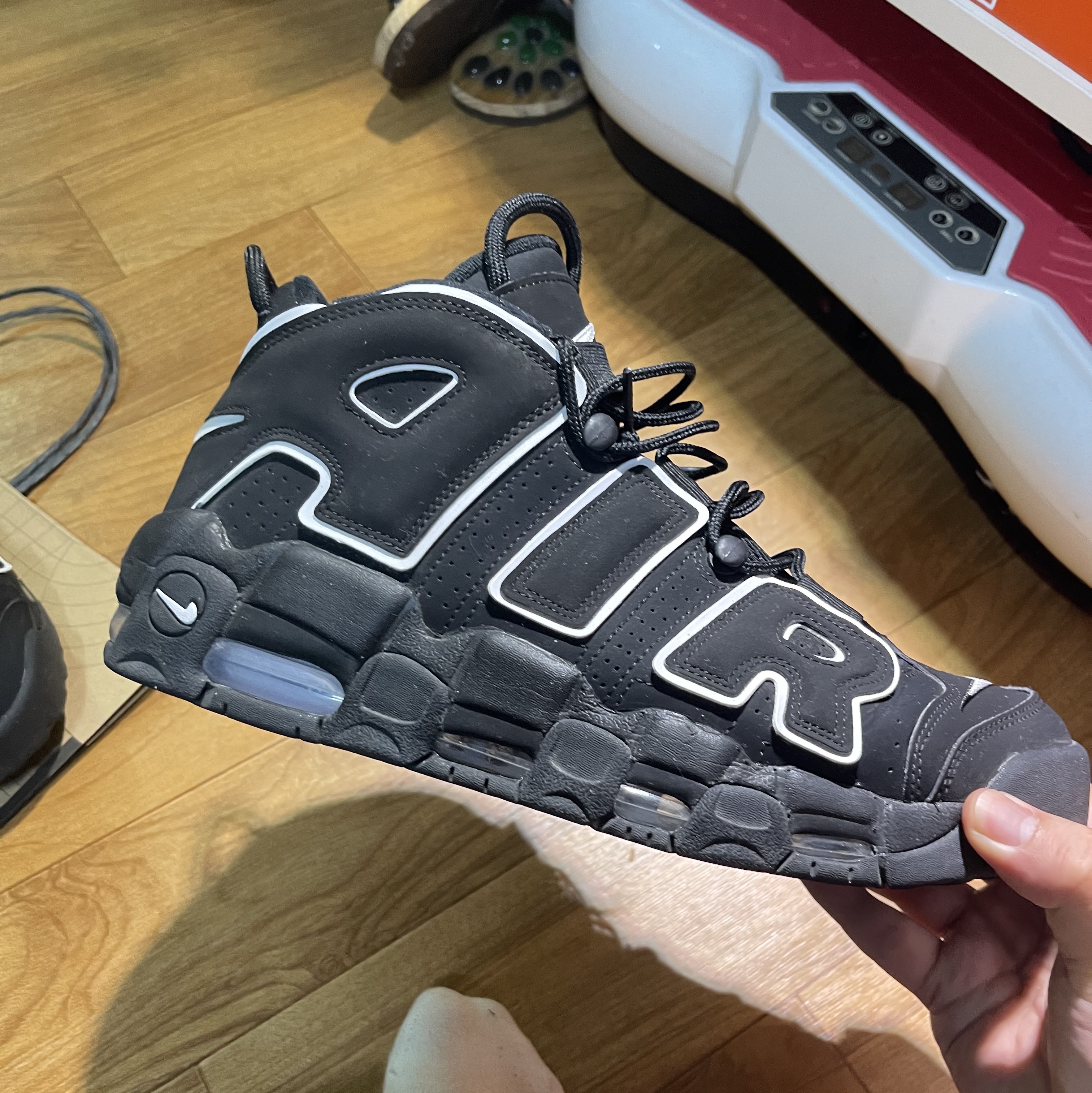 Nike Air More Uptempo Black White 2020 착용 스타일