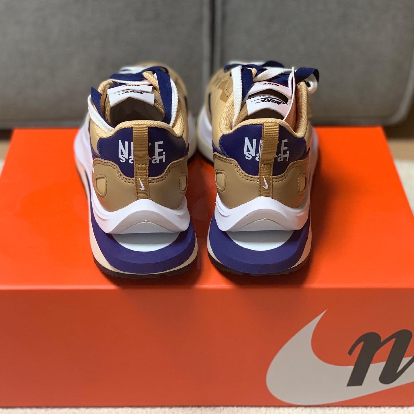Nike x Sacai VaporWaffle Sesame and Blue Void 착용 스타일 - 3