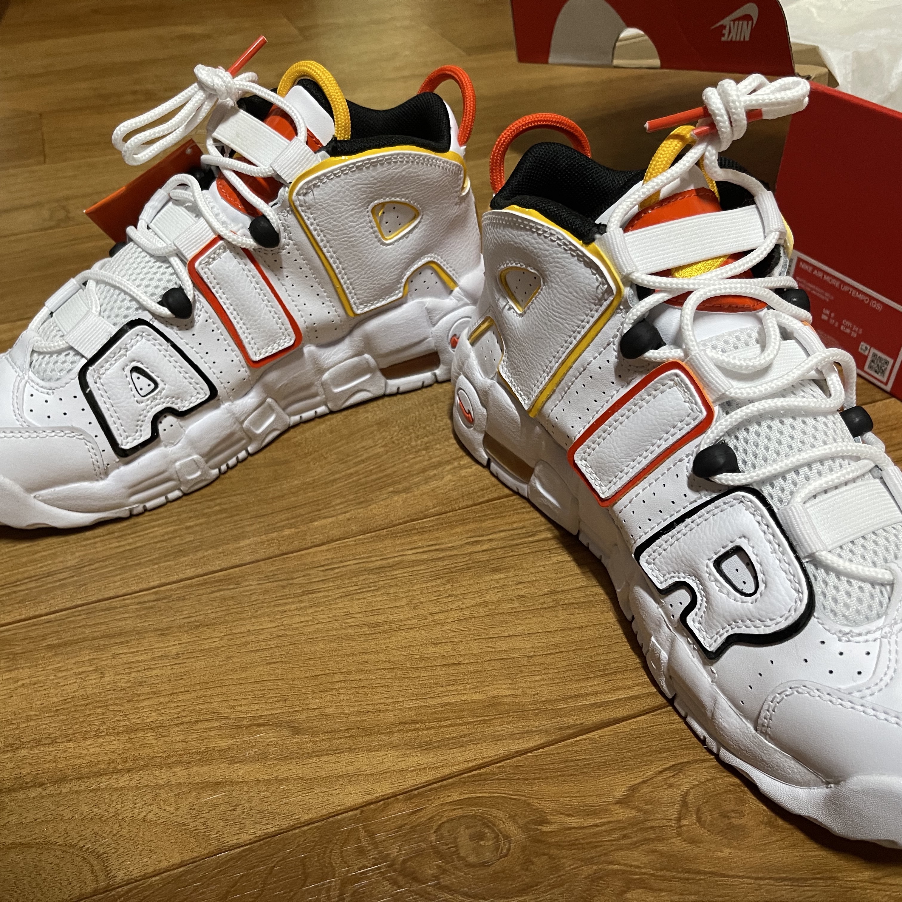 Nike Air More Uptempo Rayguns 착용 스타일