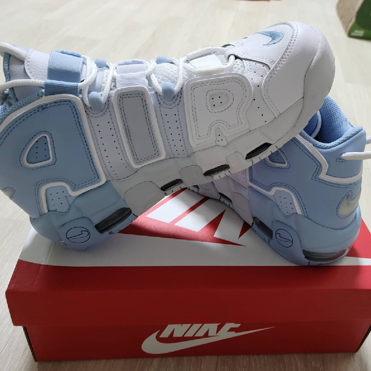 Nike Air More Uptempo Psychic Blue 착용 스타일 - 2