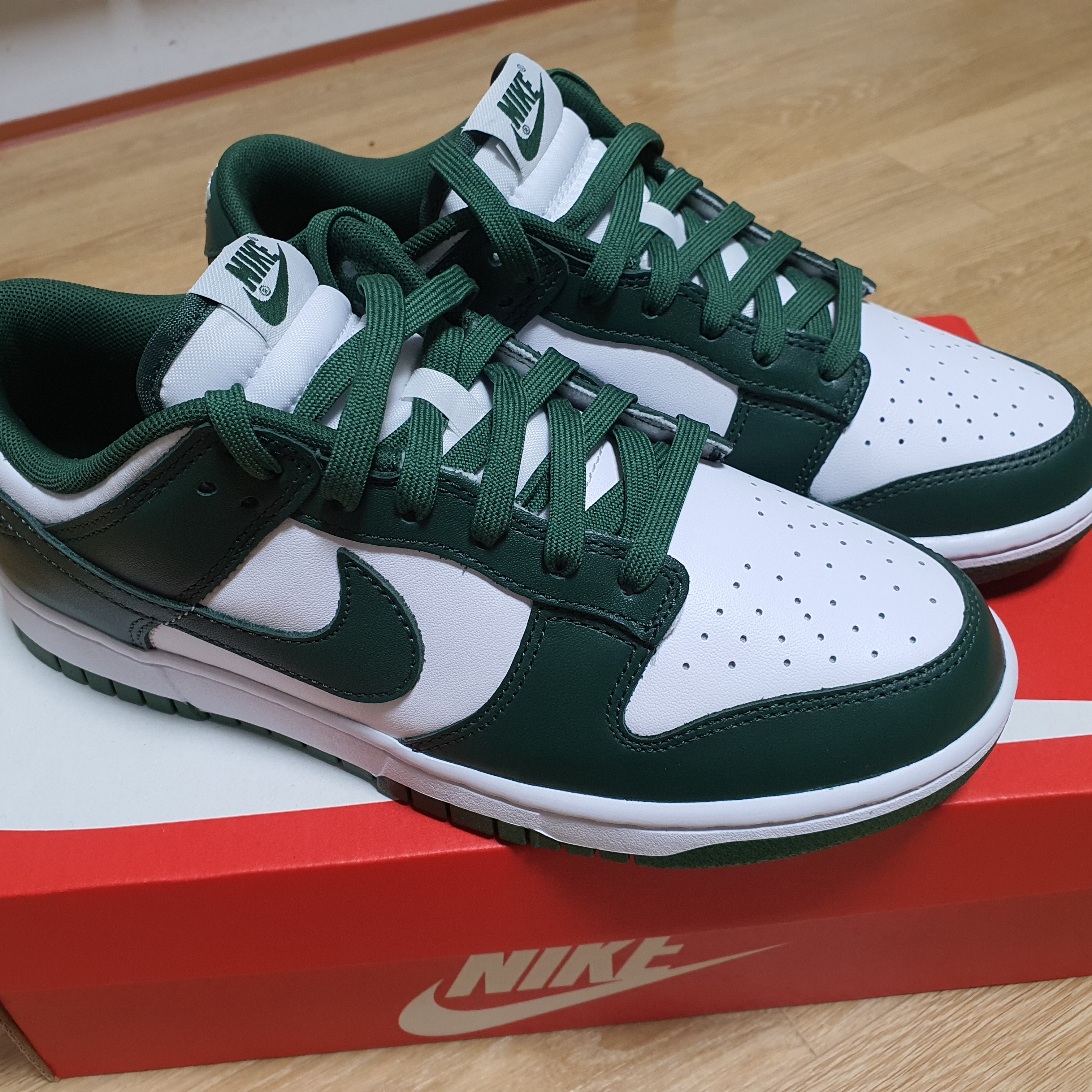 Nike Dunk Low Retro Varsity Green 착용 스타일 - 3