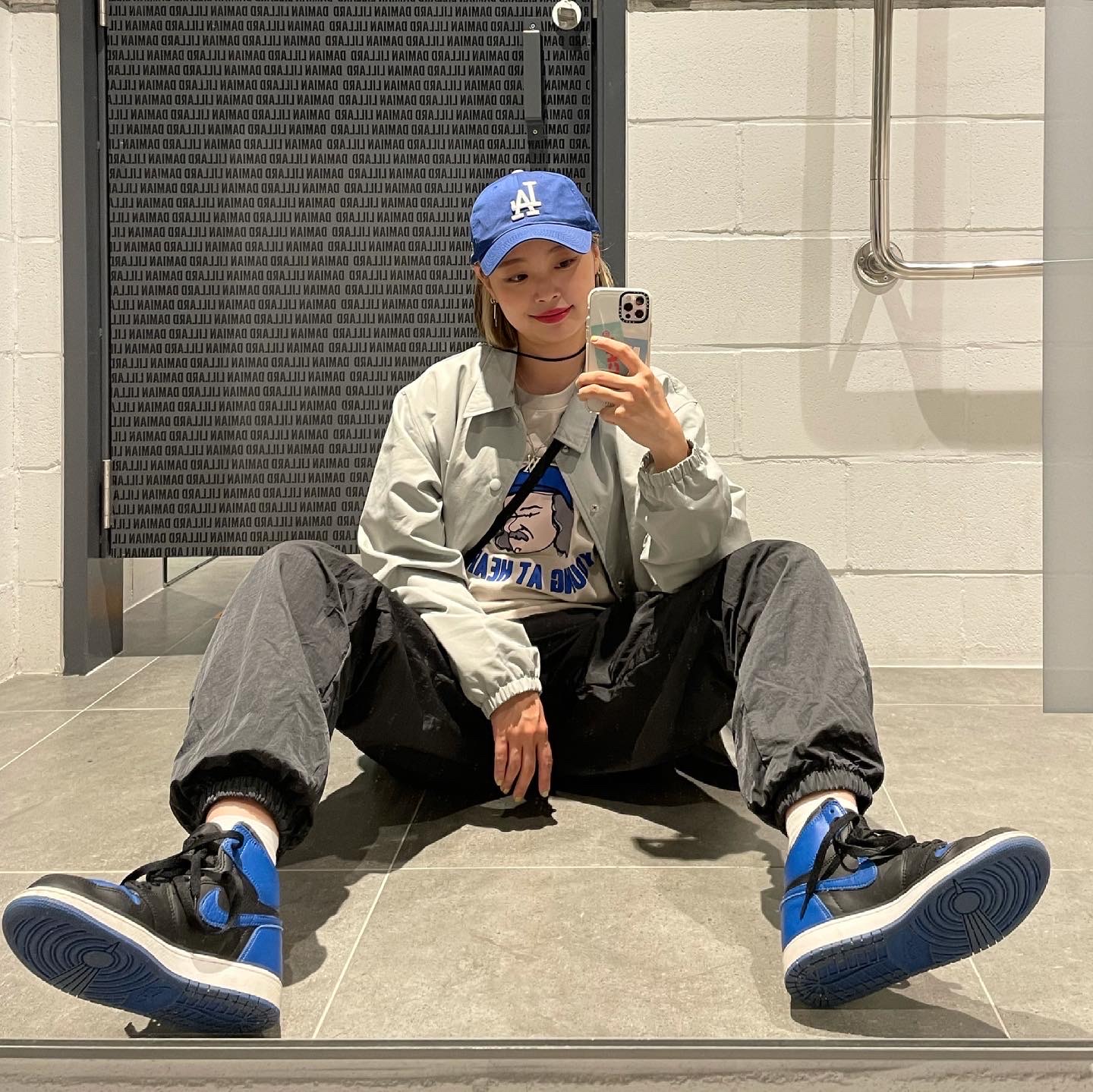 (GS) Jordan 1 Retro Royal 2017, Jordan 1 Retro Royal 2017 착용 스타일 - 1