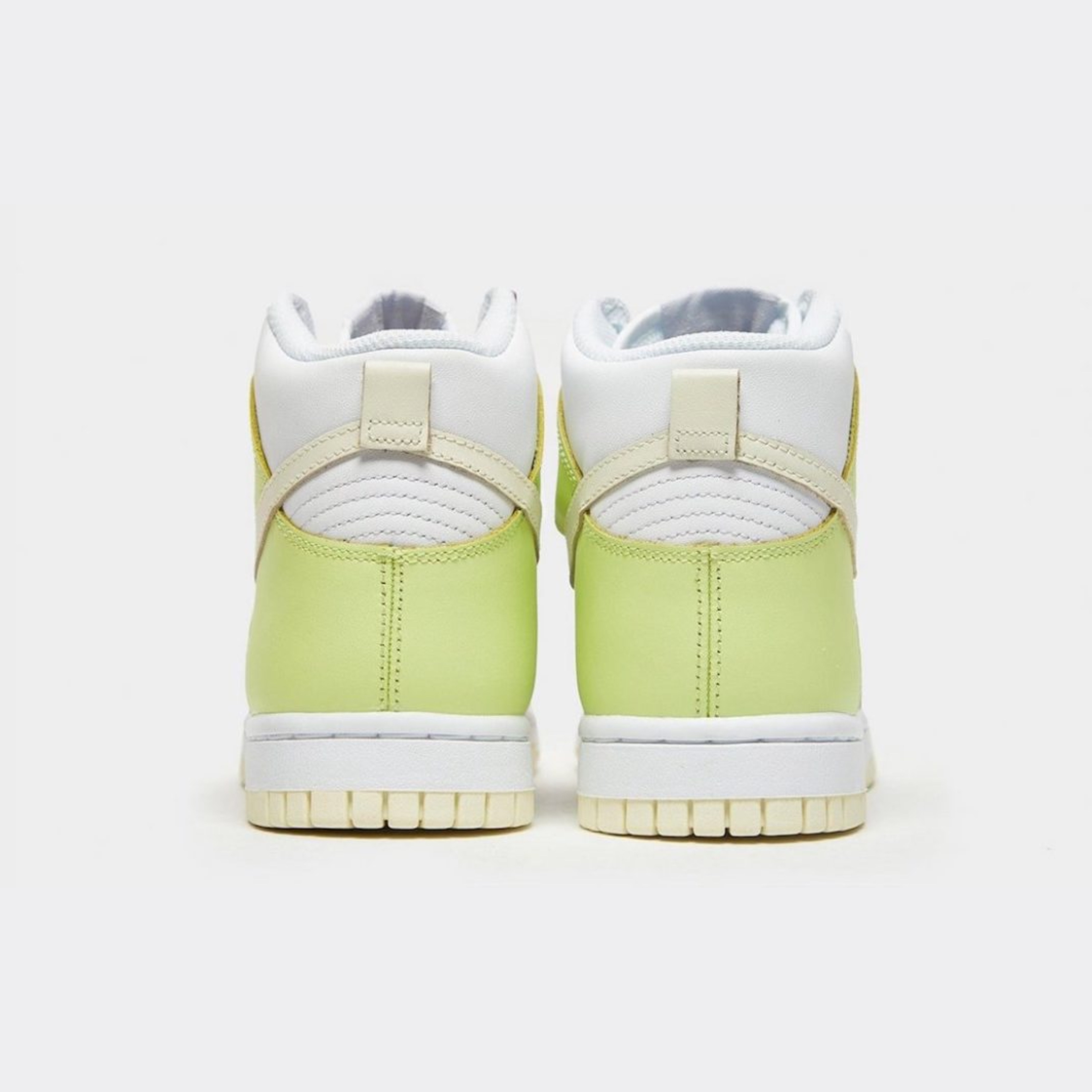 (W) Nike Dunk High Football Grey 착용 스타일 - 3