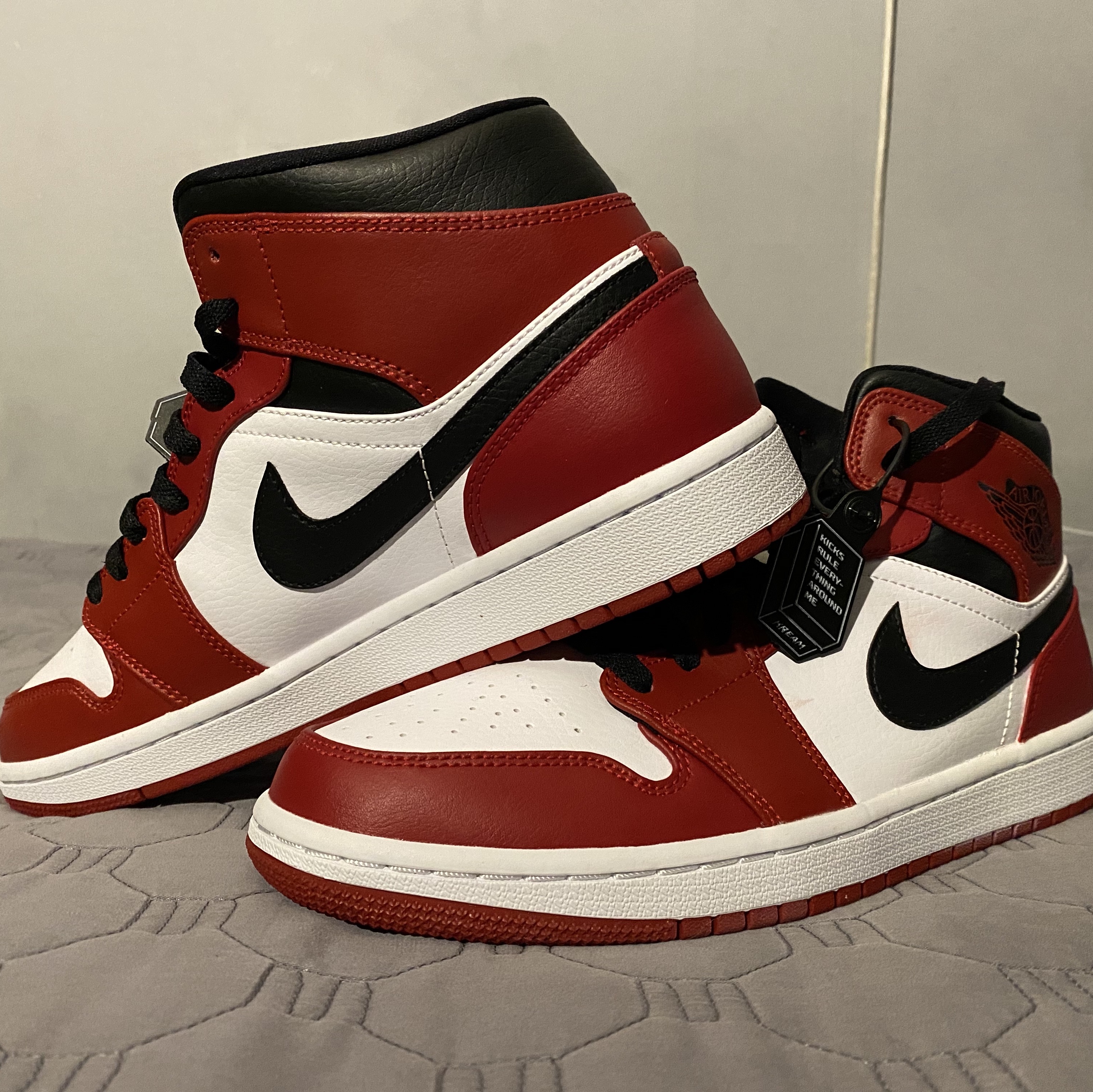 Jordan 1 Mid Chicago 2020 착용 스타일 - 2