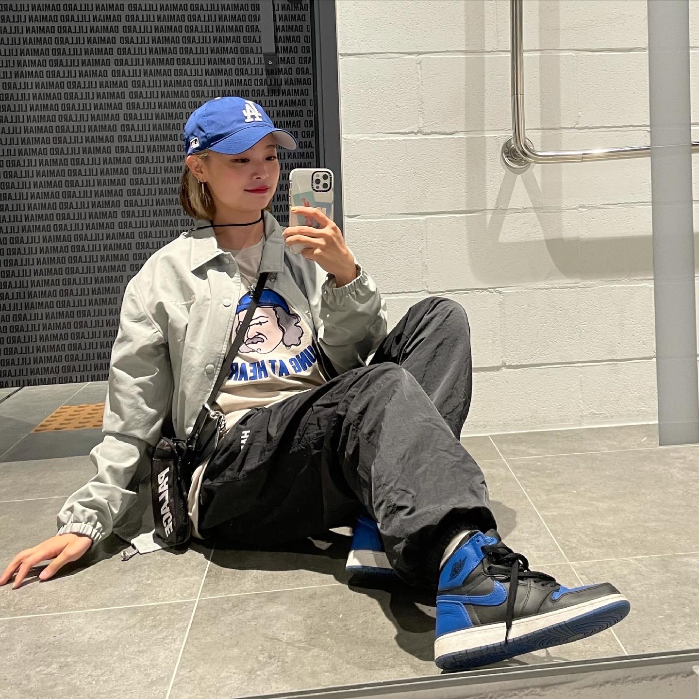(GS) Jordan 1 Retro Royal 2017, Jordan 1 Retro Royal 2017 착용 스타일 - 4