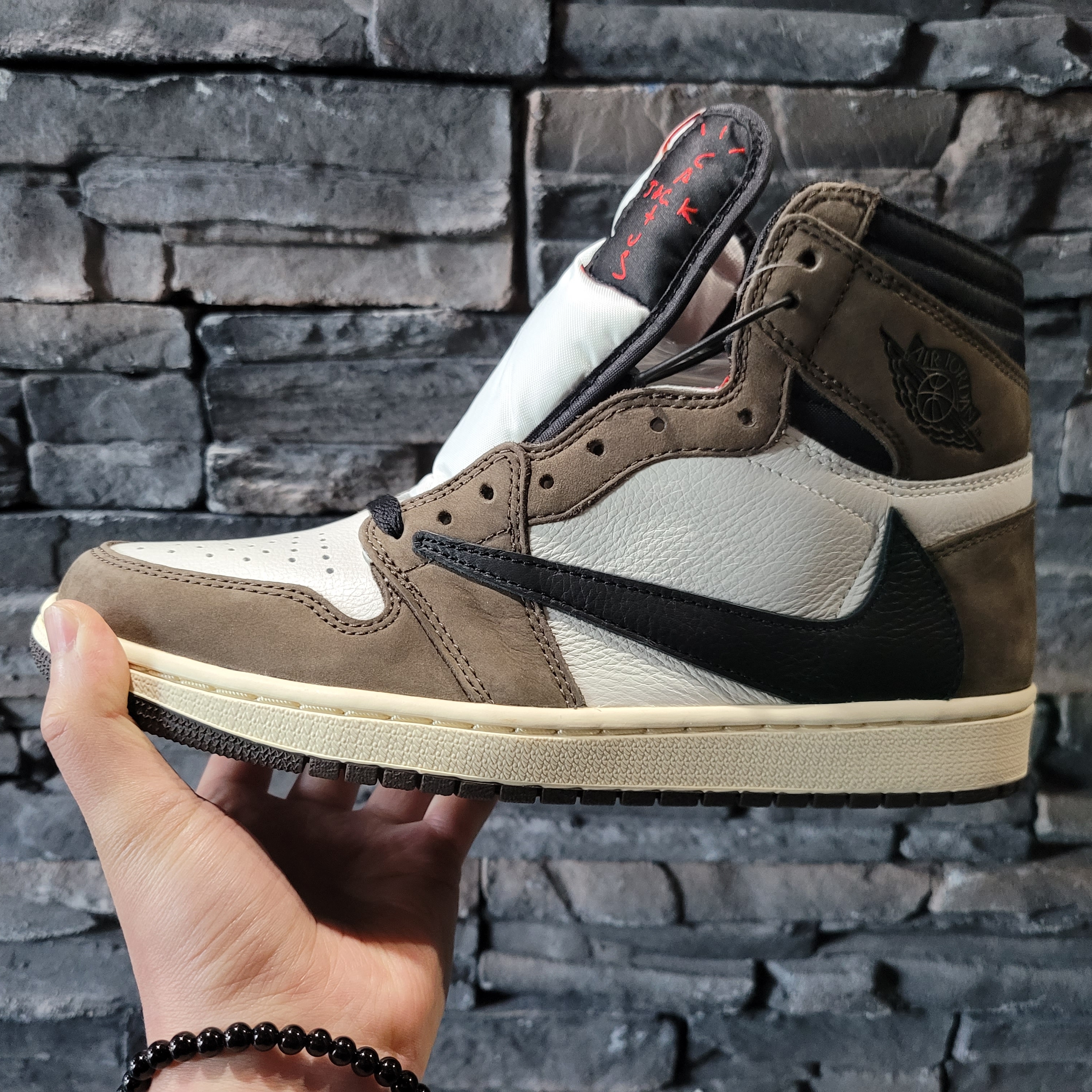 Jordan 1 x Travis Scott Retro High OG SP Mocha 착용 스타일