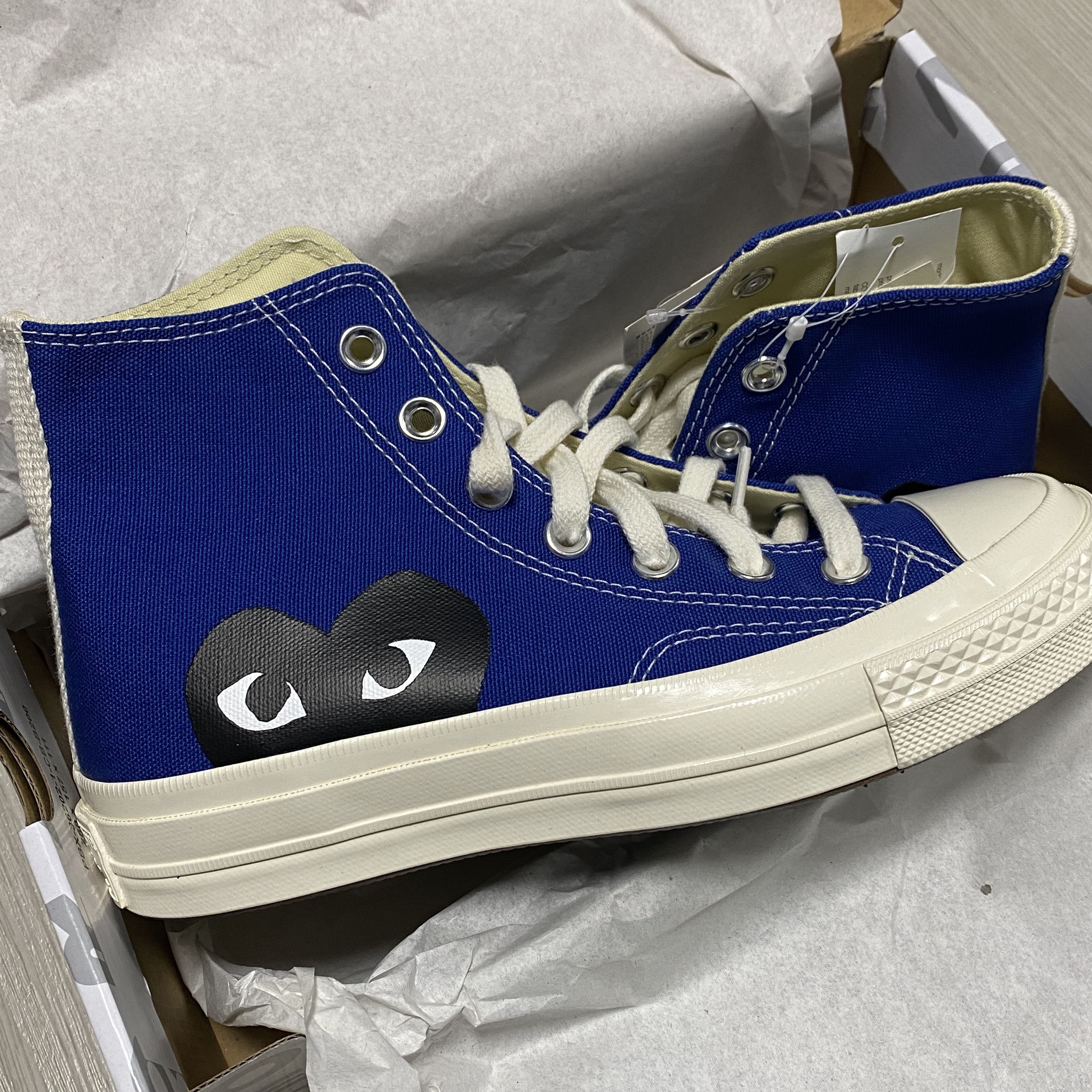 Converse x Play Comme des Garcons Chuck 70 Hi Blue Quartz 착용 스타일 - 2