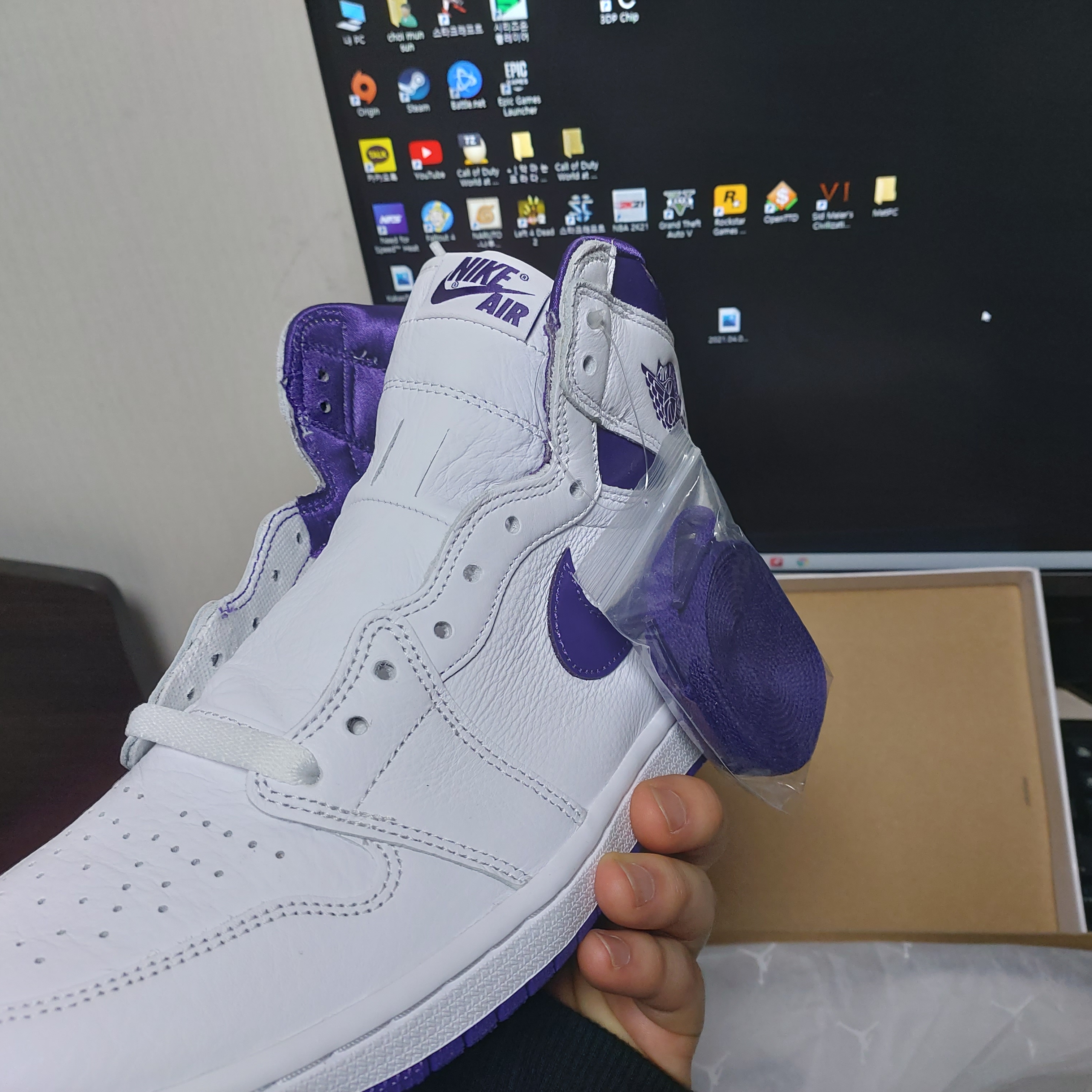 (W) Jordan 1 High OG Court Purple 착용 스타일 - 1