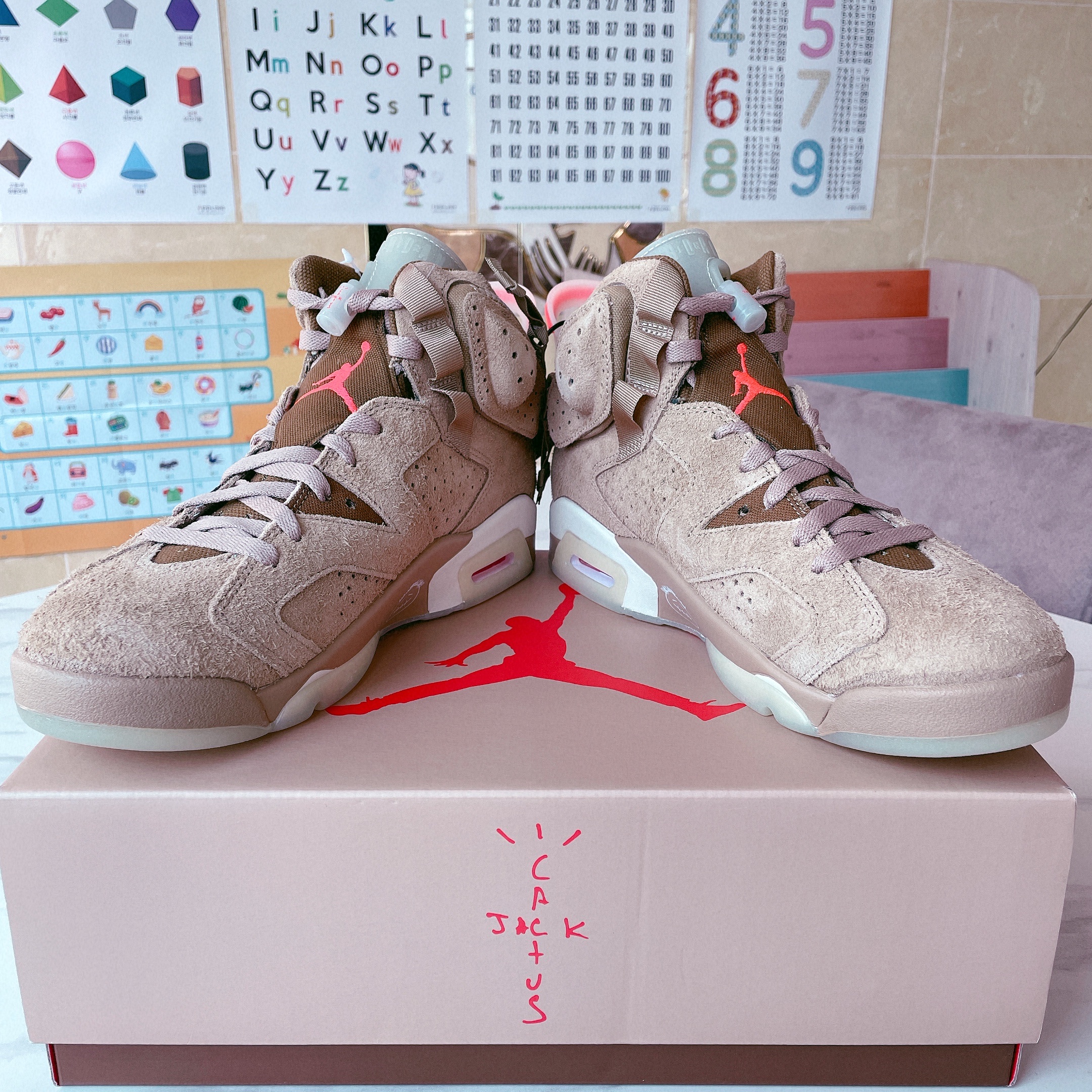 Jordan 6 x Travis Scott Retro SP British Khaki 착용 스타일