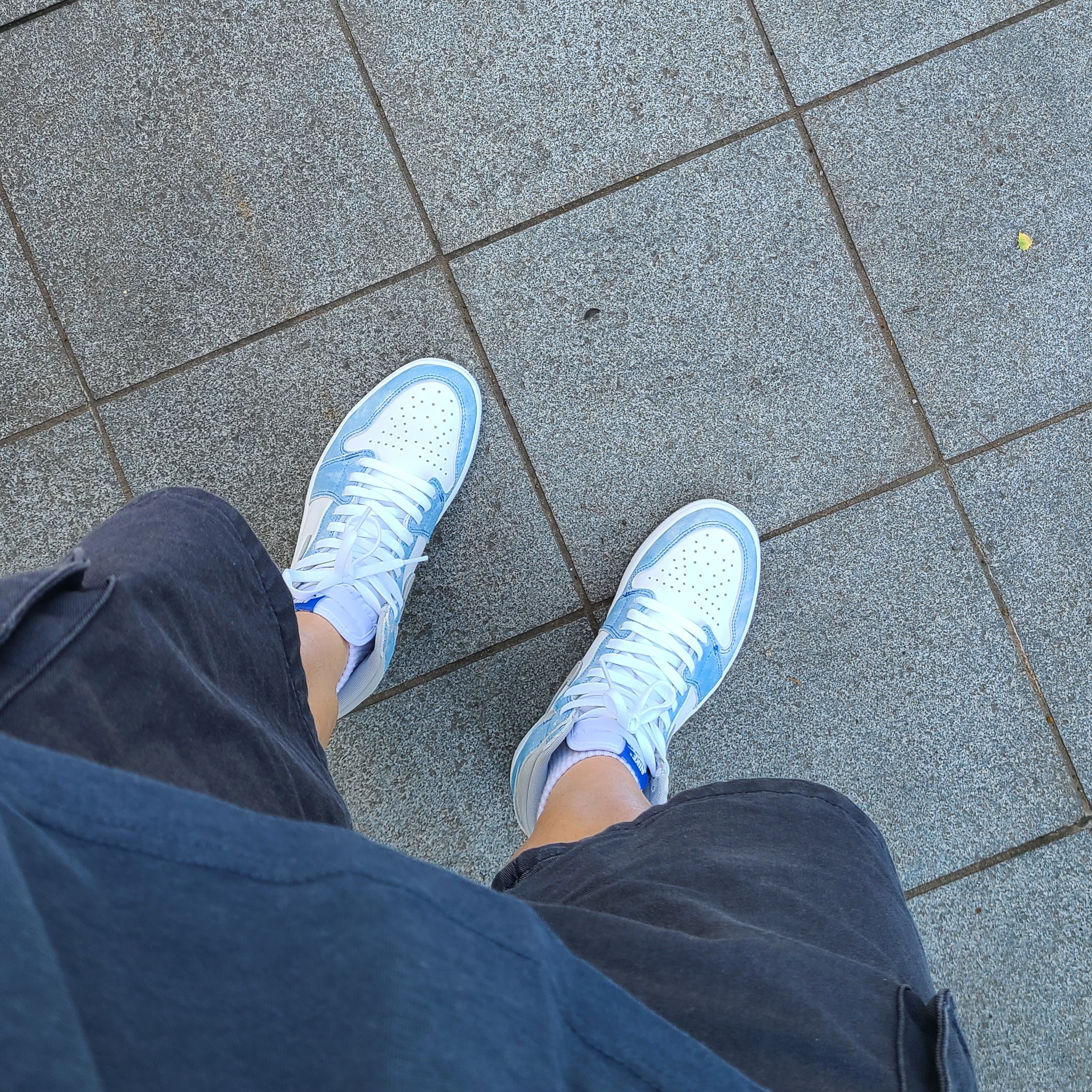 Jordan 1 Retro High OG Hyper Royal 착용 스타일