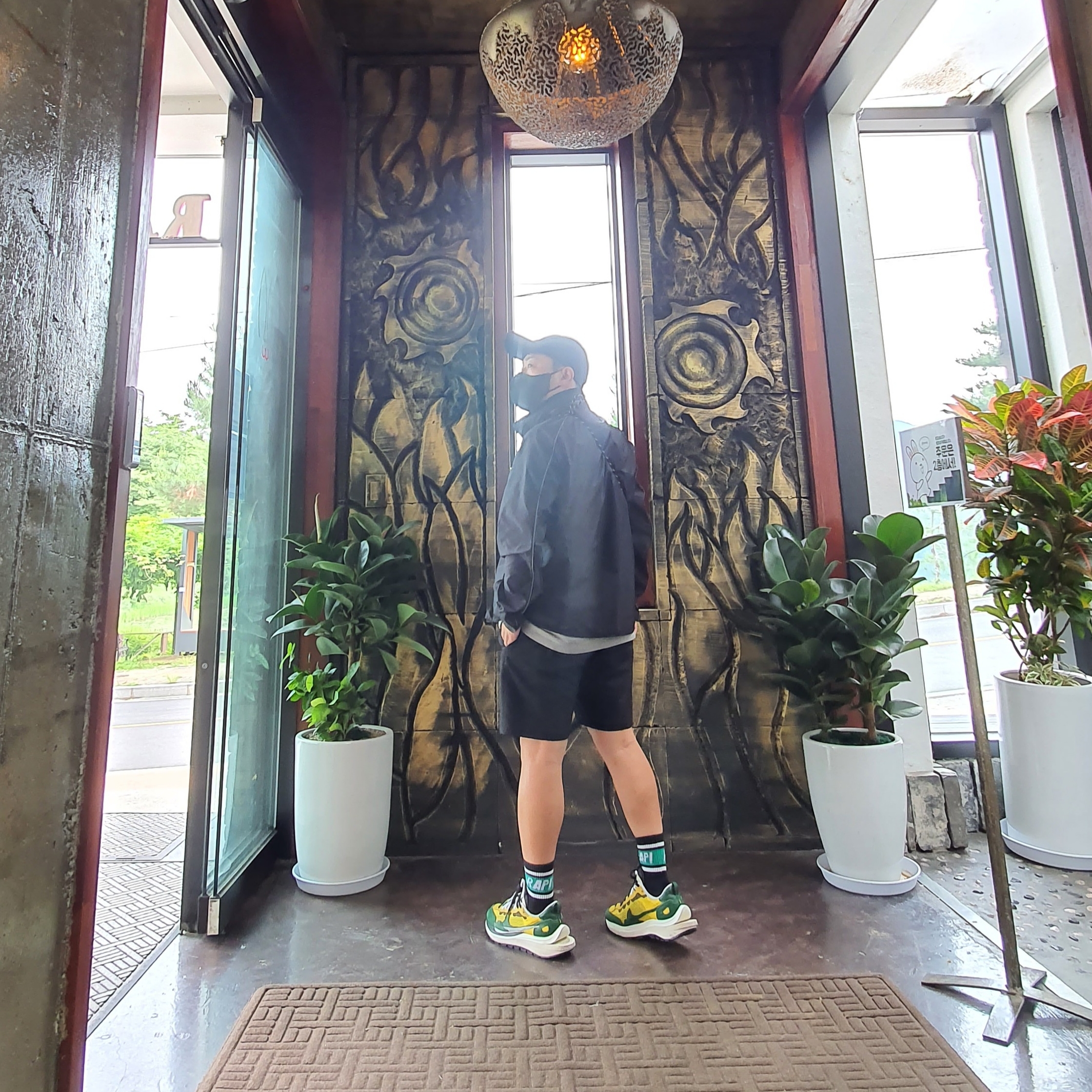 Nike x Sacai VaporWaffle Tour Yellow & Gorge Green Sail, Essentials 3D Silicon Applique Boxy T-Shirt Cement - 20FW 착용 스타일
