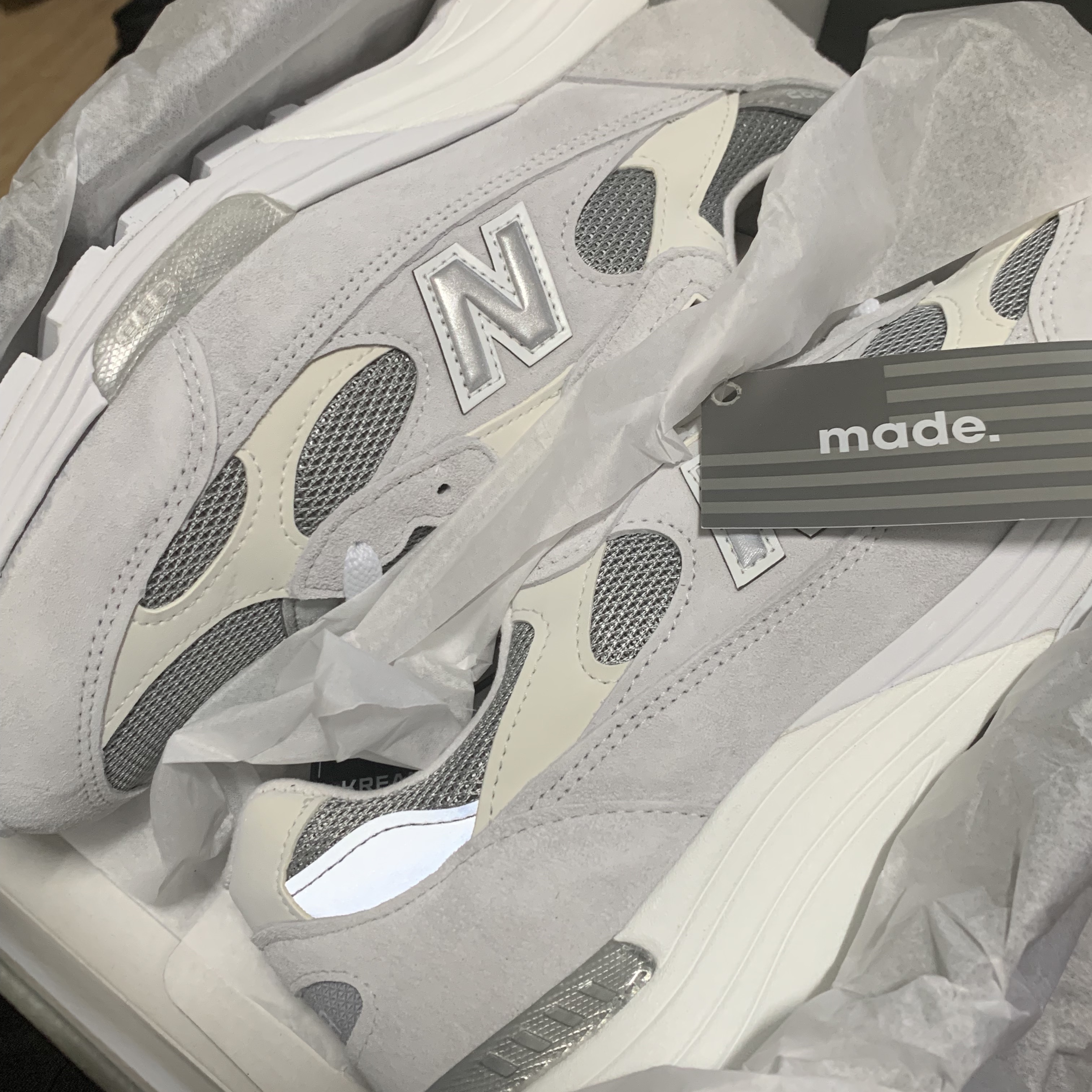 New Balance 992 Made in USA White Silver 착용 스타일 - 1