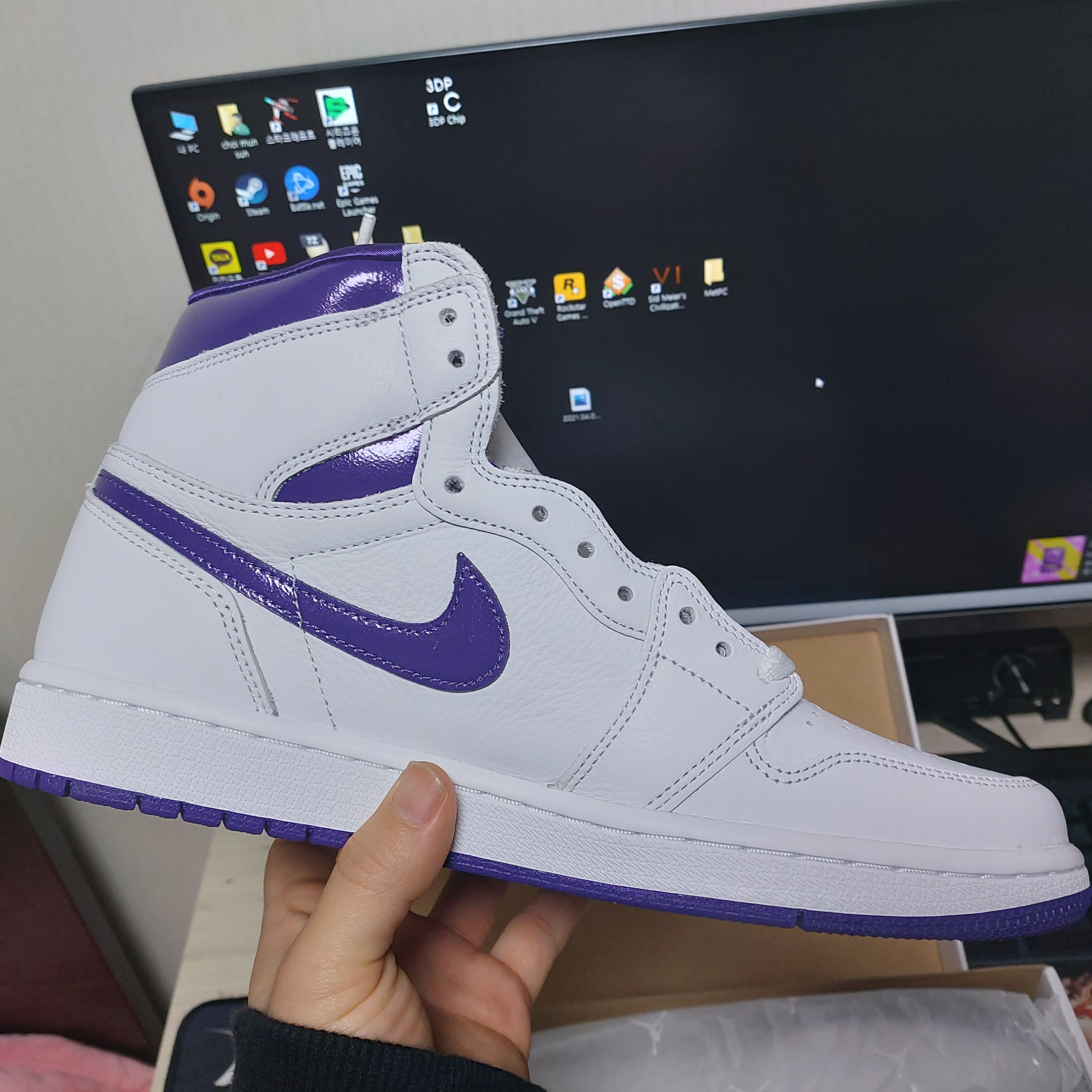 (W) Jordan 1 High OG Court Purple 착용 스타일 - 2