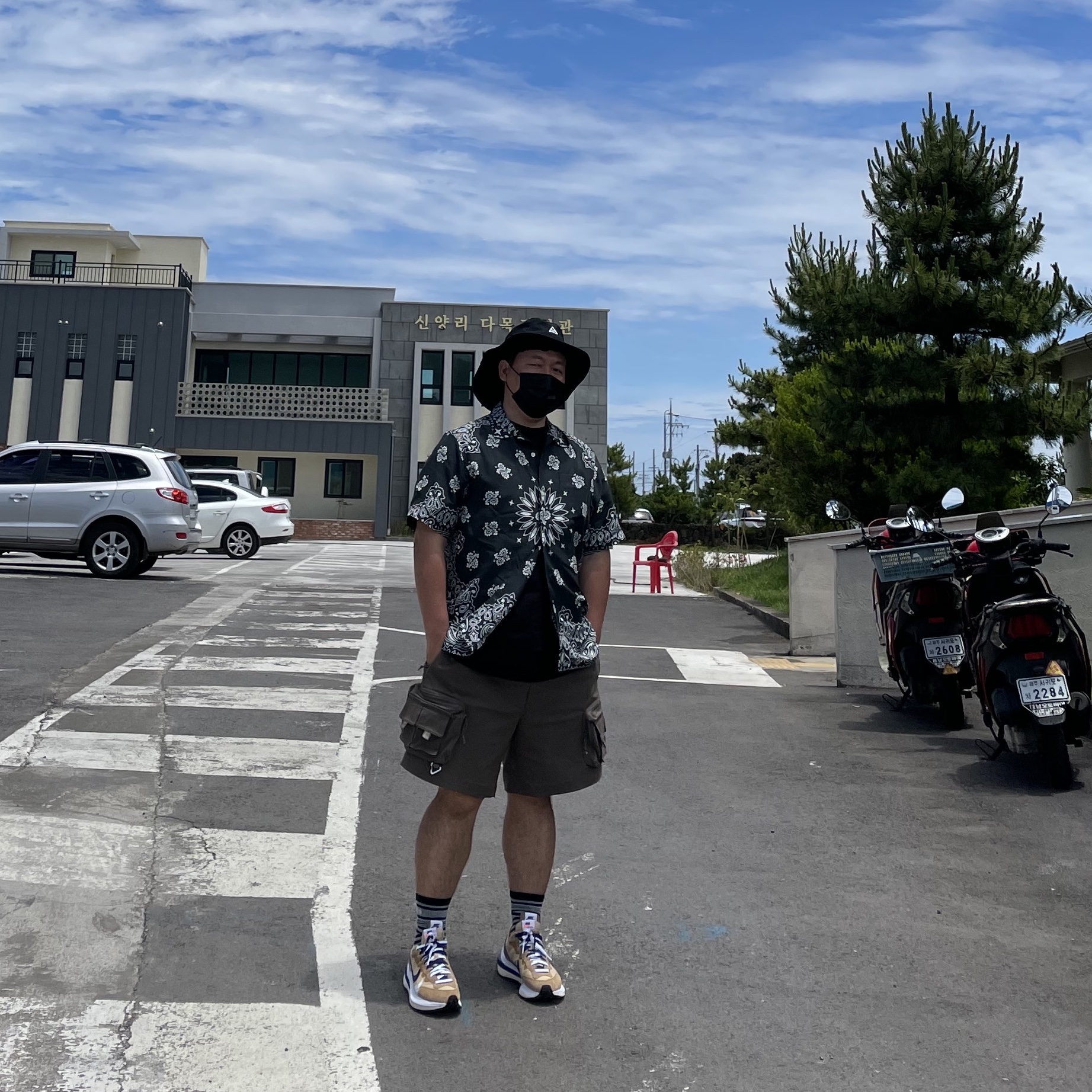 Supreme Bandana Silk S/S Shirt Black - 21SS, Nike NRG ACG Bucket Black Anthracite 착용 스타일