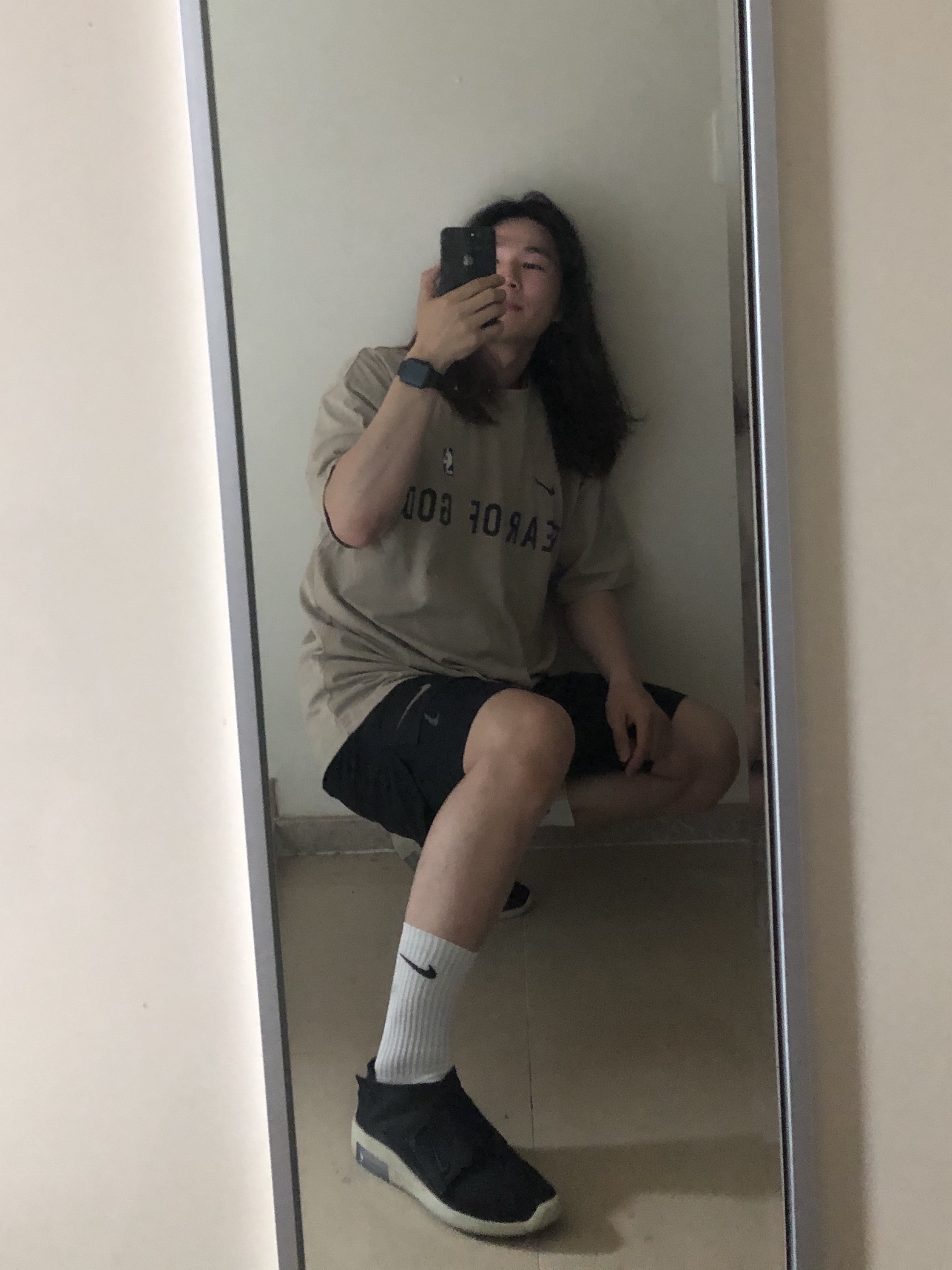 Nike x Fear of God Air Fear of God Moccasin Black, Nike x Fear of God Warm Up T-Shirt Oatmeal 착용 스타일
