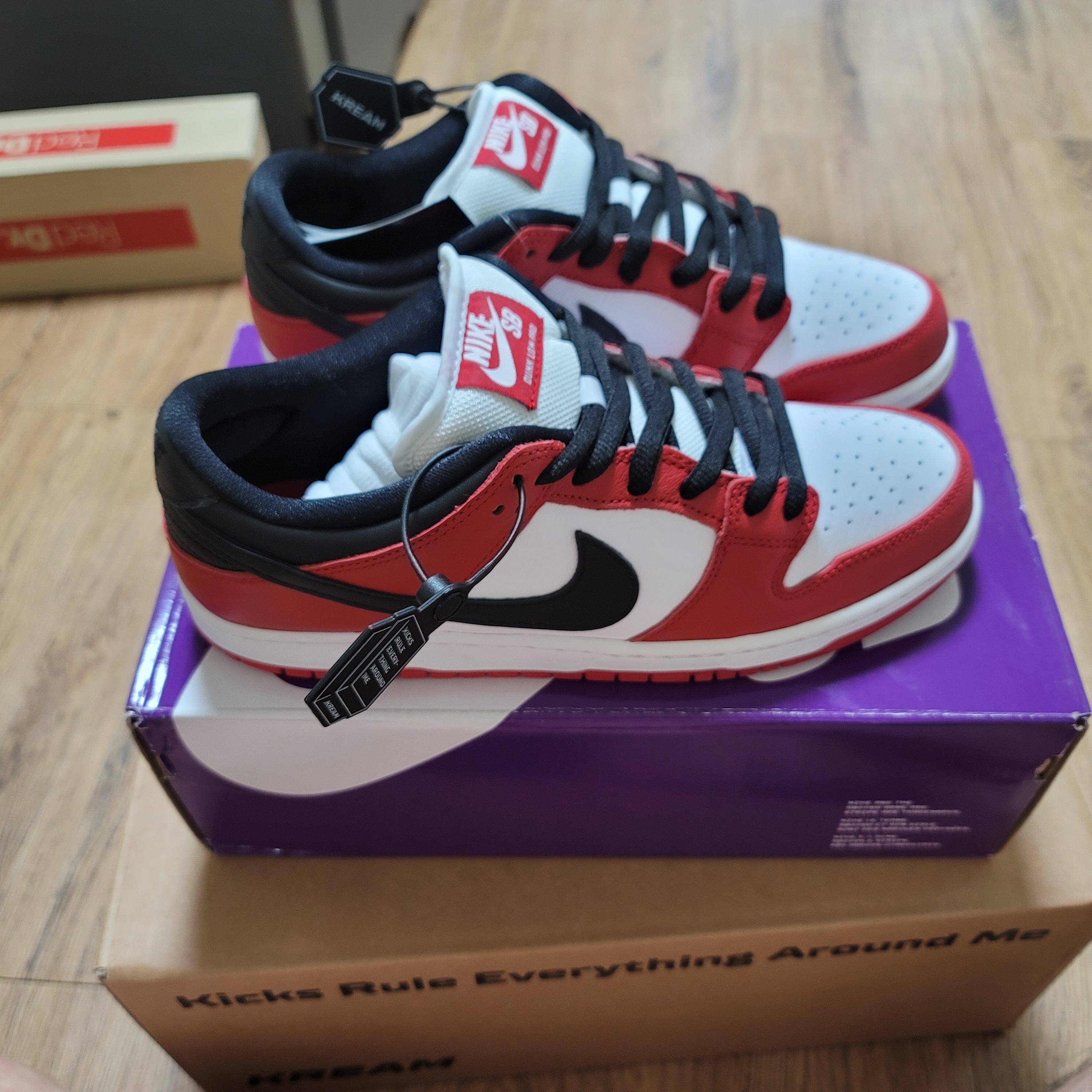 Nike SB Dunk Low Pro Chicago 착용 스타일 - 2