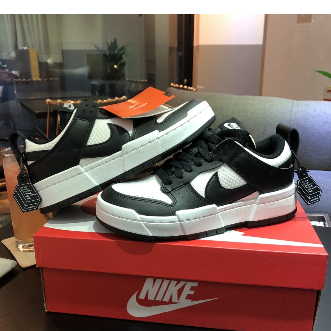 (W) Nike Dunk Low Disrupt Black White 착용 스타일 - 3