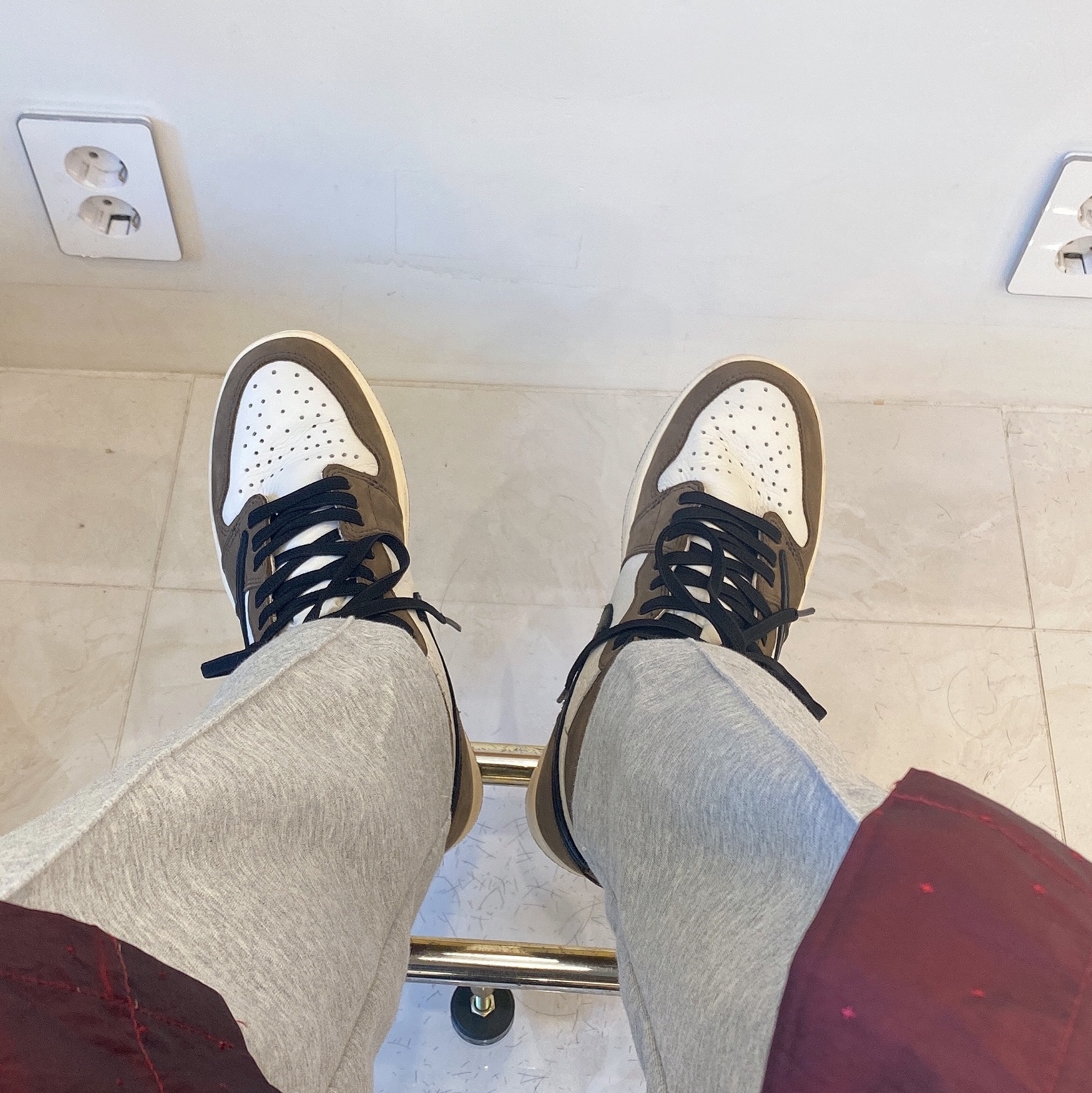 Jordan 1 x Travis Scott Retro High OG SP Mocha 착용 스타일
