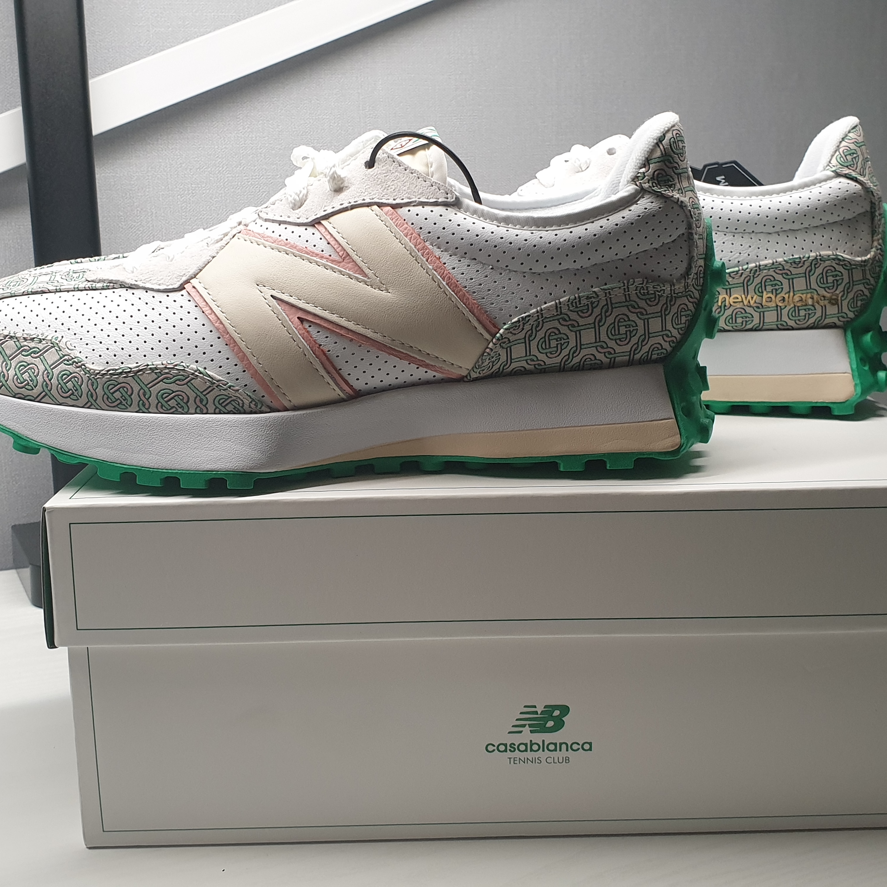 New Balance x Casablanca 327 Idealist Monogram White Green 착용 스타일