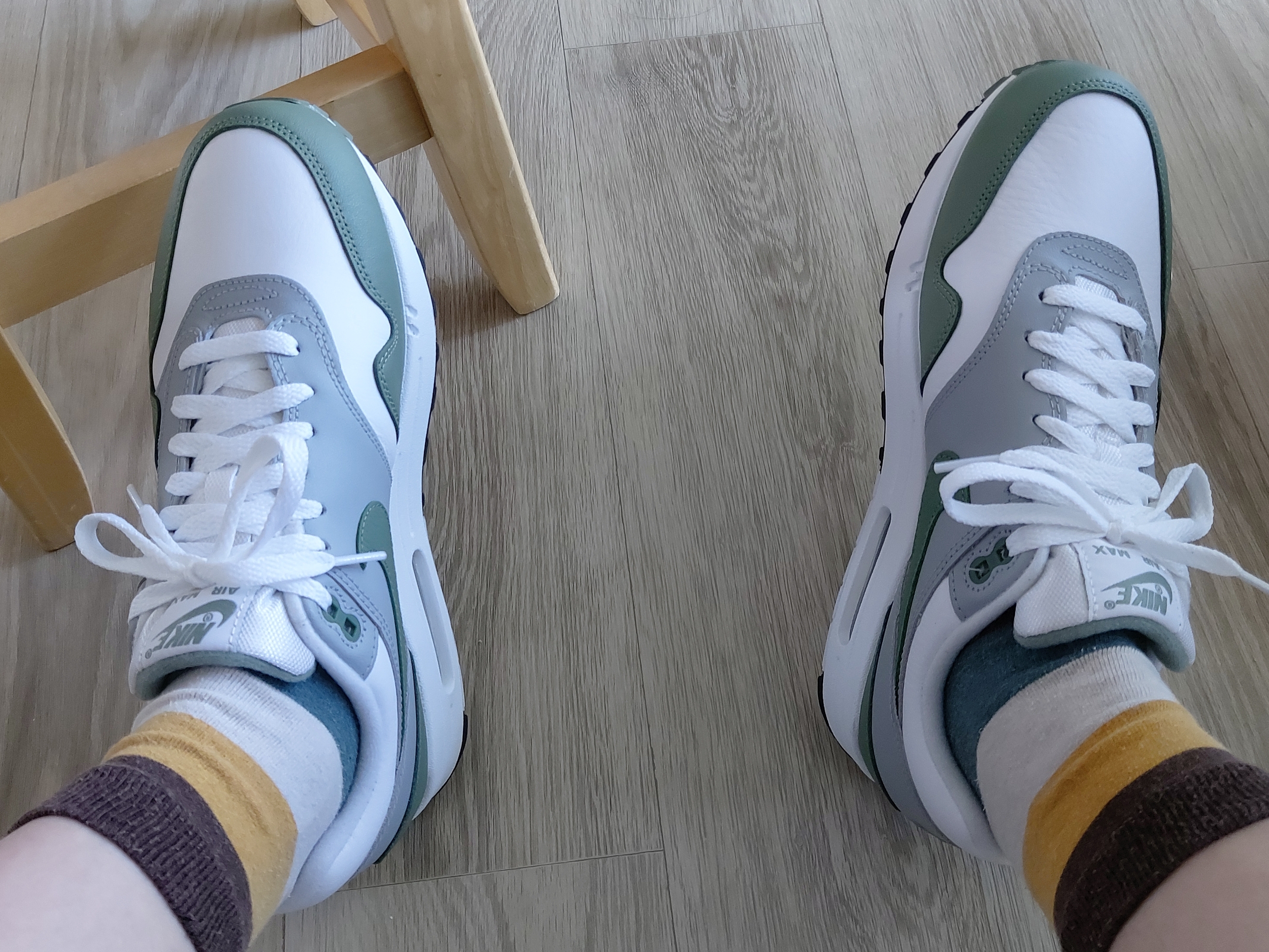 Nike Air Max 1 Premium Spiral Sage 착용 스타일 - 2