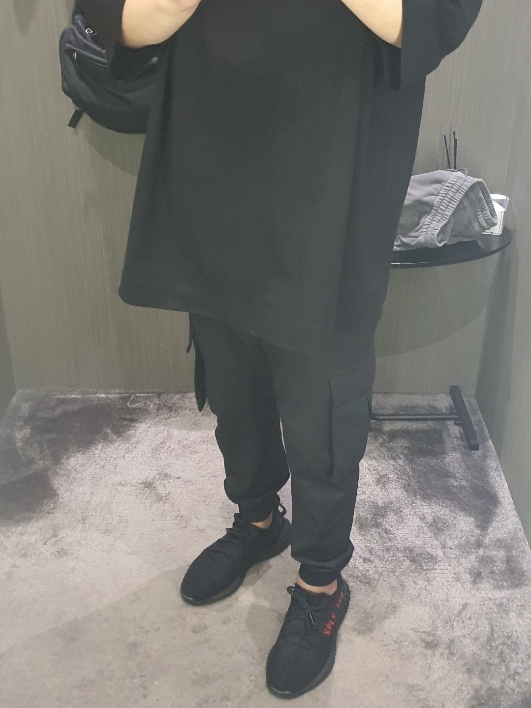 Adidas Yeezy Boost 350 V2 Black Red 2020 착용 스타일