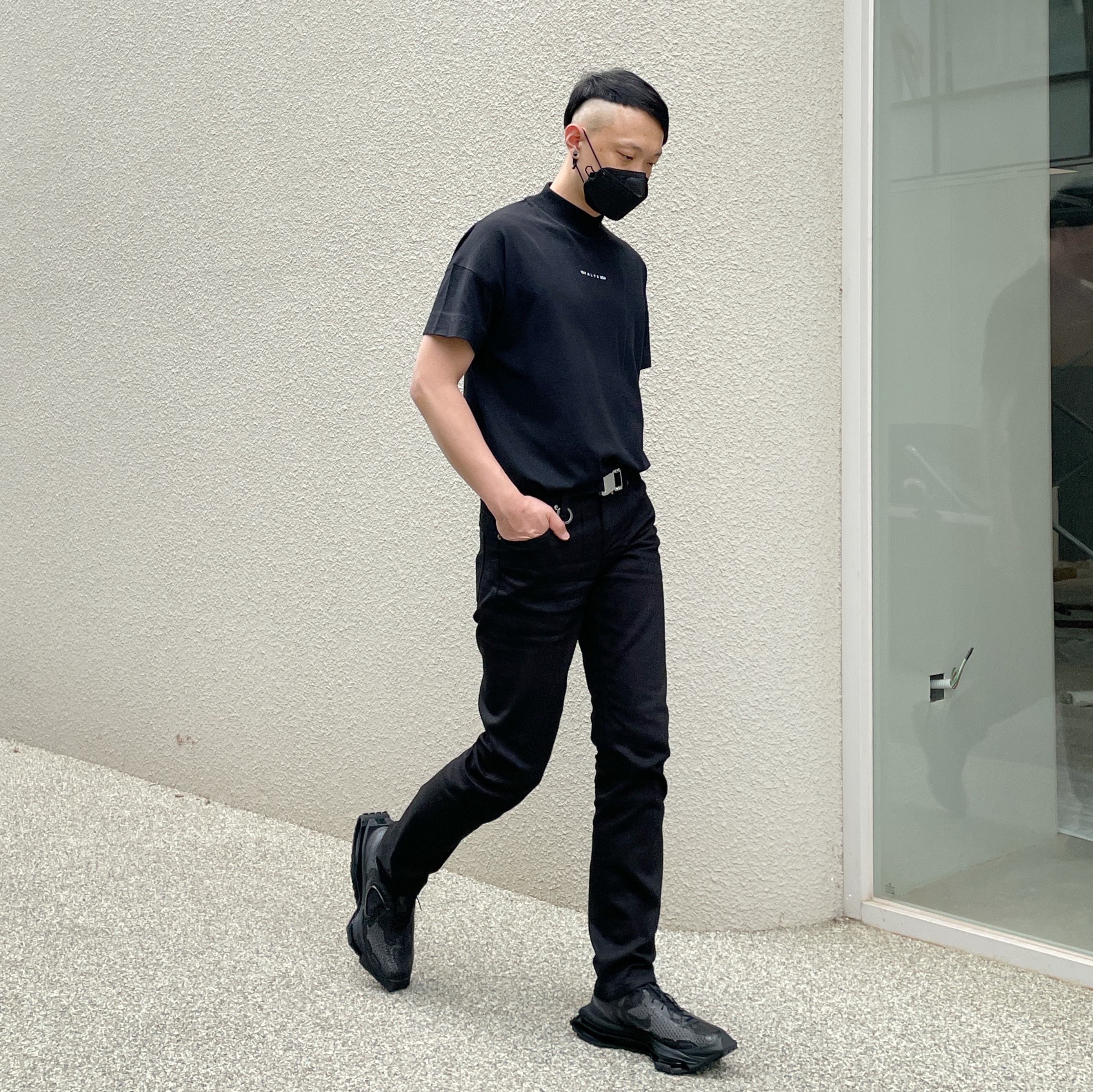 Nike x Matthew M Williams Zoom 004 Triple Black 착용 스타일 - 1